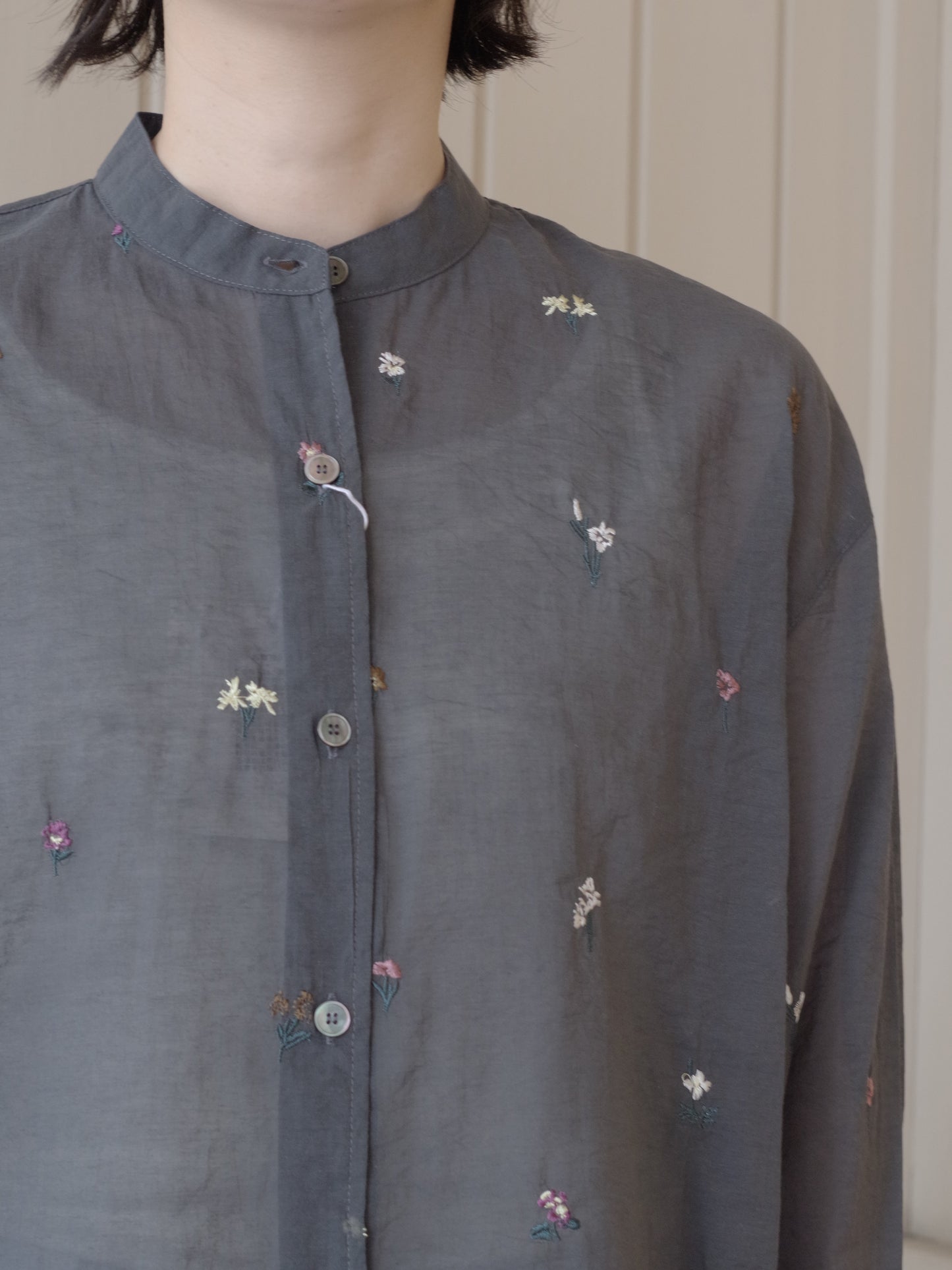 コットン/ナイロン sheer floral刺繍 moe sleeves シャツ | yuni