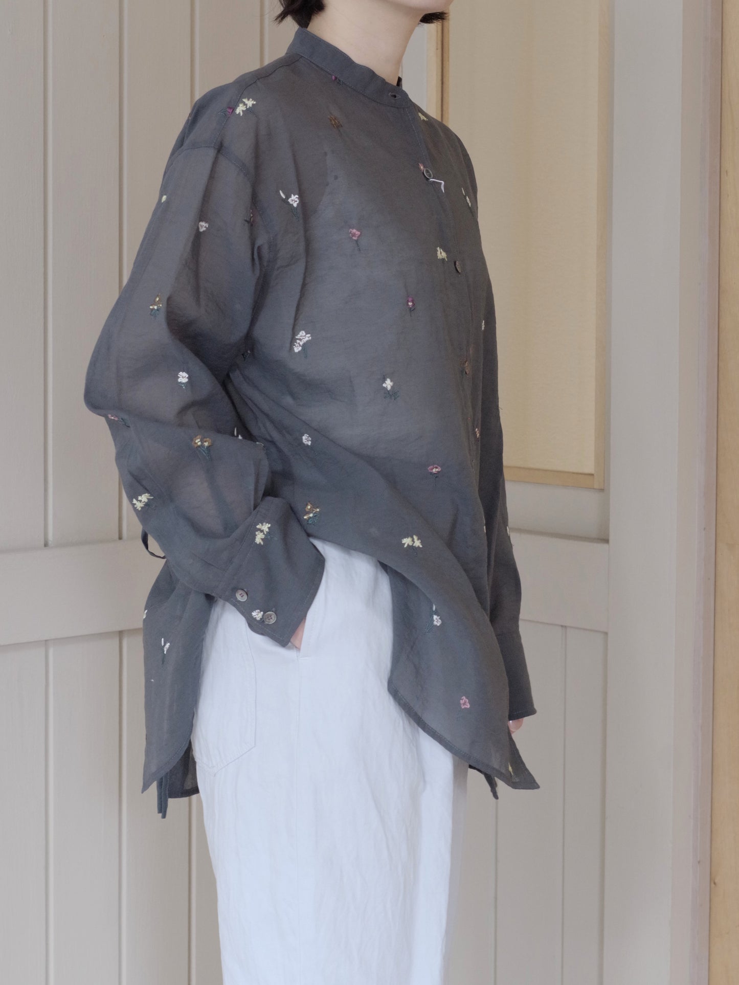 コットン/ナイロン sheer floral刺繍 moe sleeves シャツ | yuni