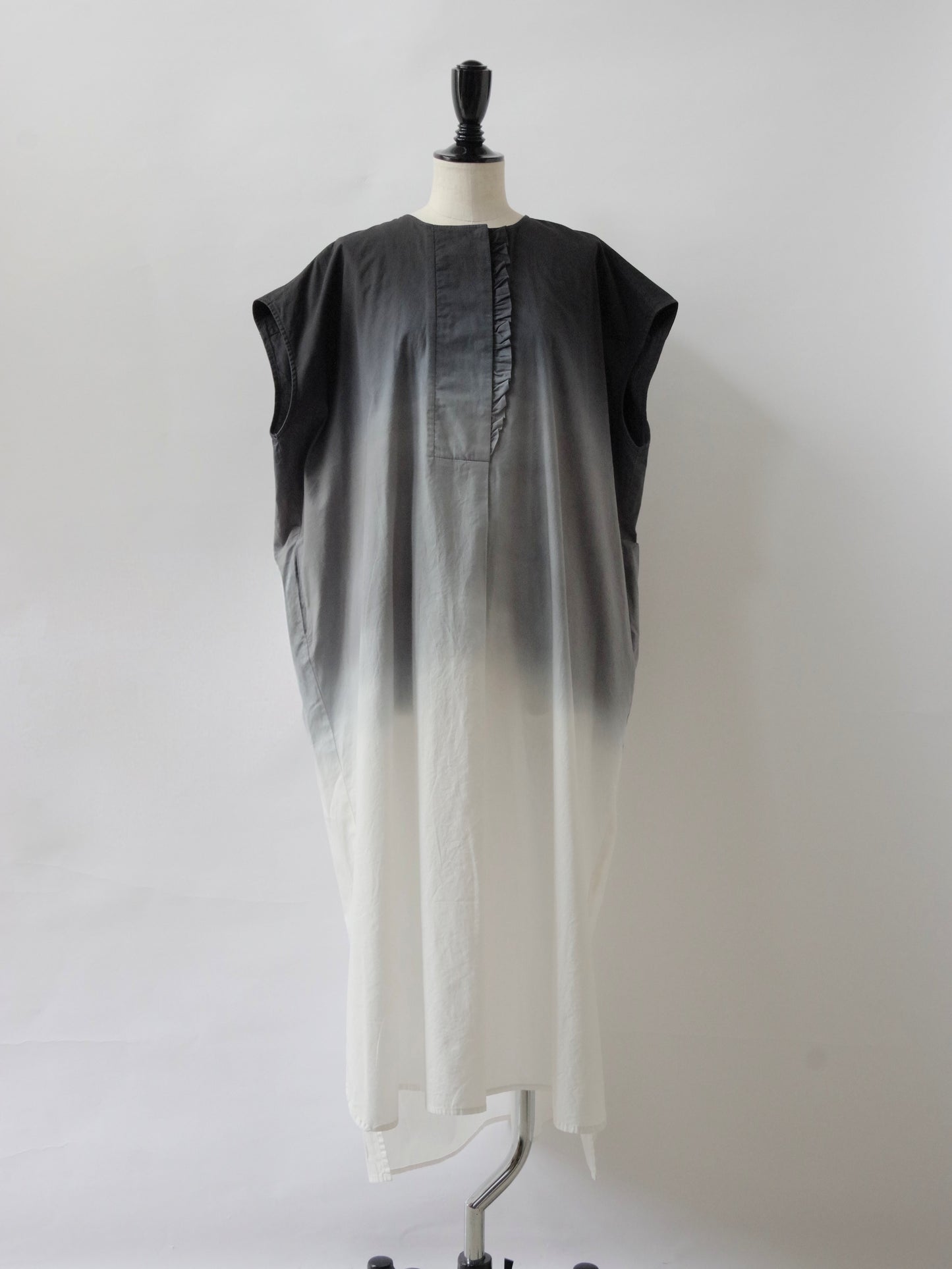 BLACK GRADEIENT FRILL DRESS | sisisi