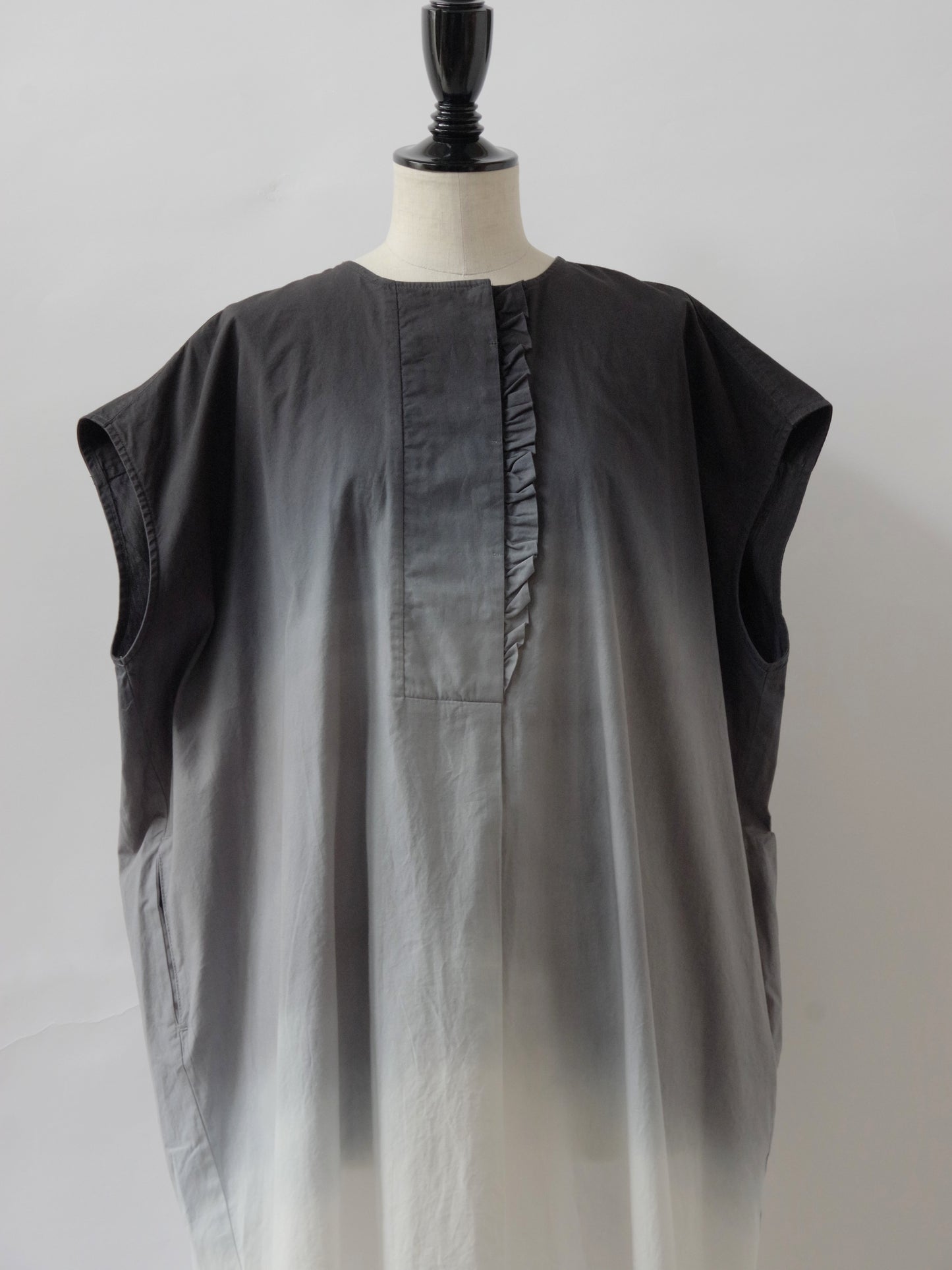BLACK GRADEIENT FRILL DRESS | sisisi