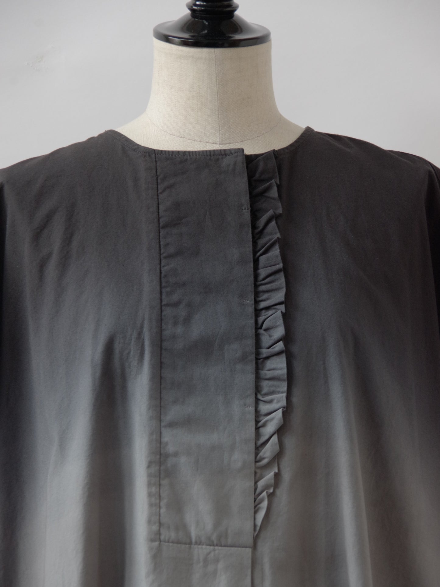 BLACK GRADEIENT FRILL DRESS | sisisi