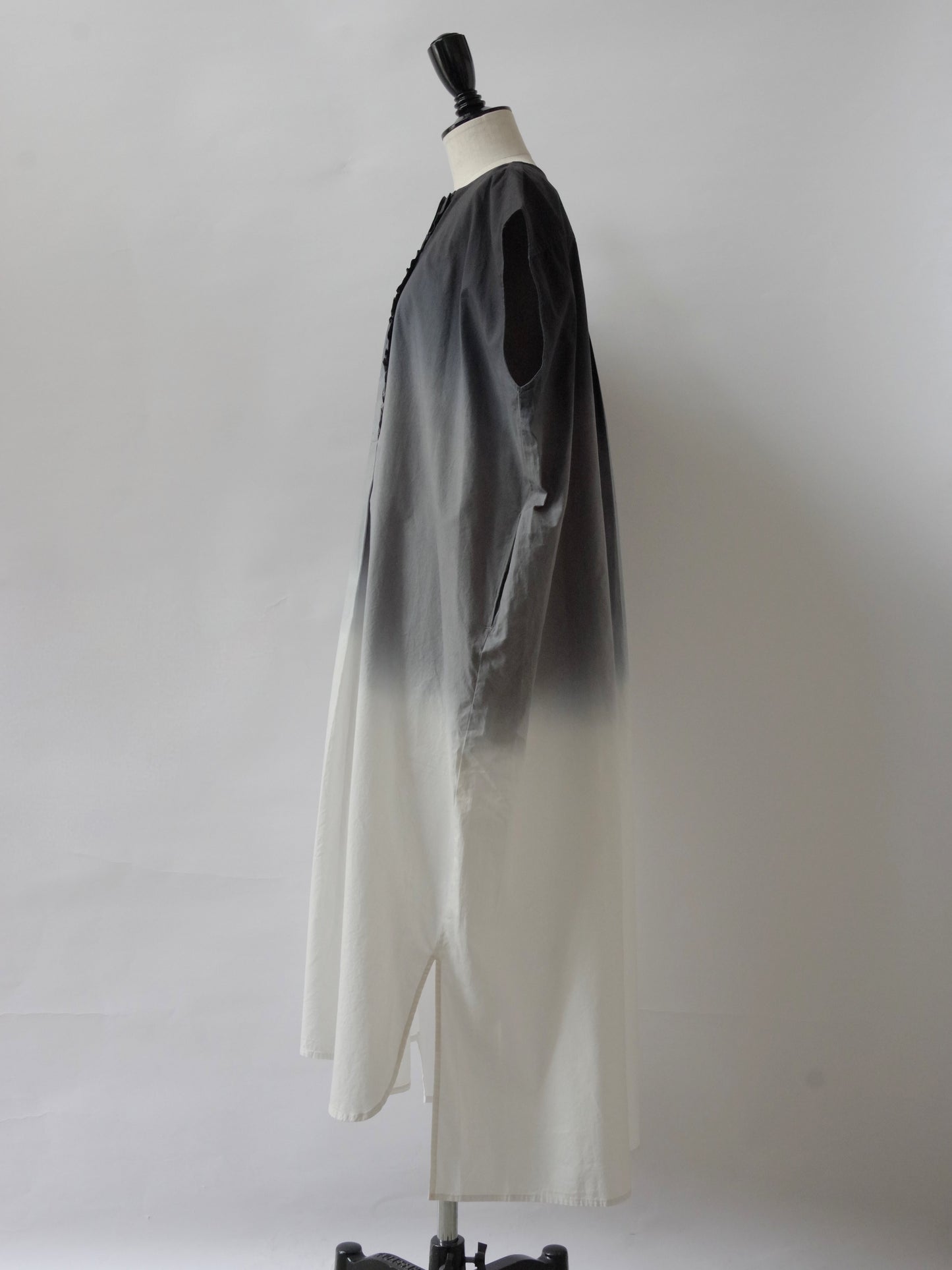 BLACK GRADEIENT FRILL DRESS | sisisi