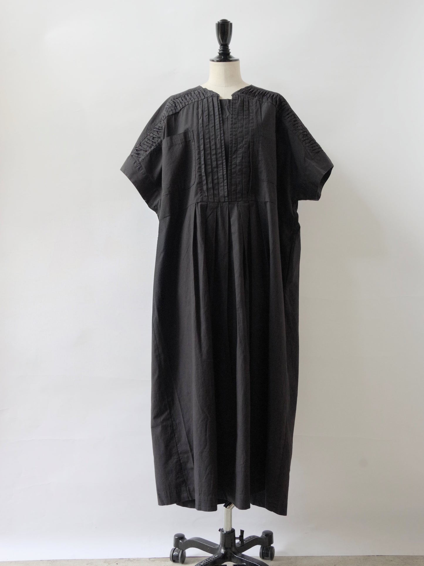 PINTUCK DRESS  | sisisi
