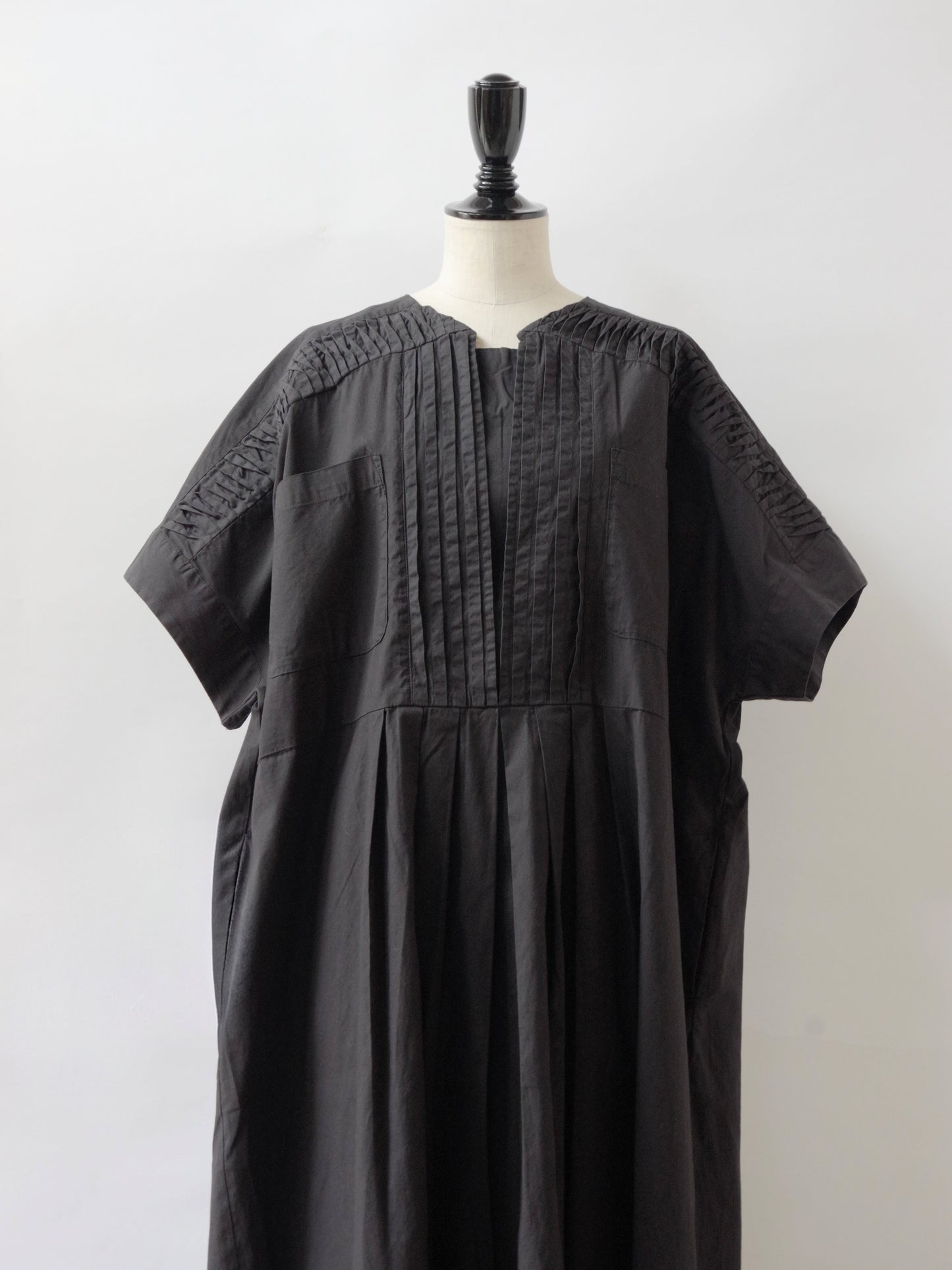 PINTUCK DRESS  | sisisi