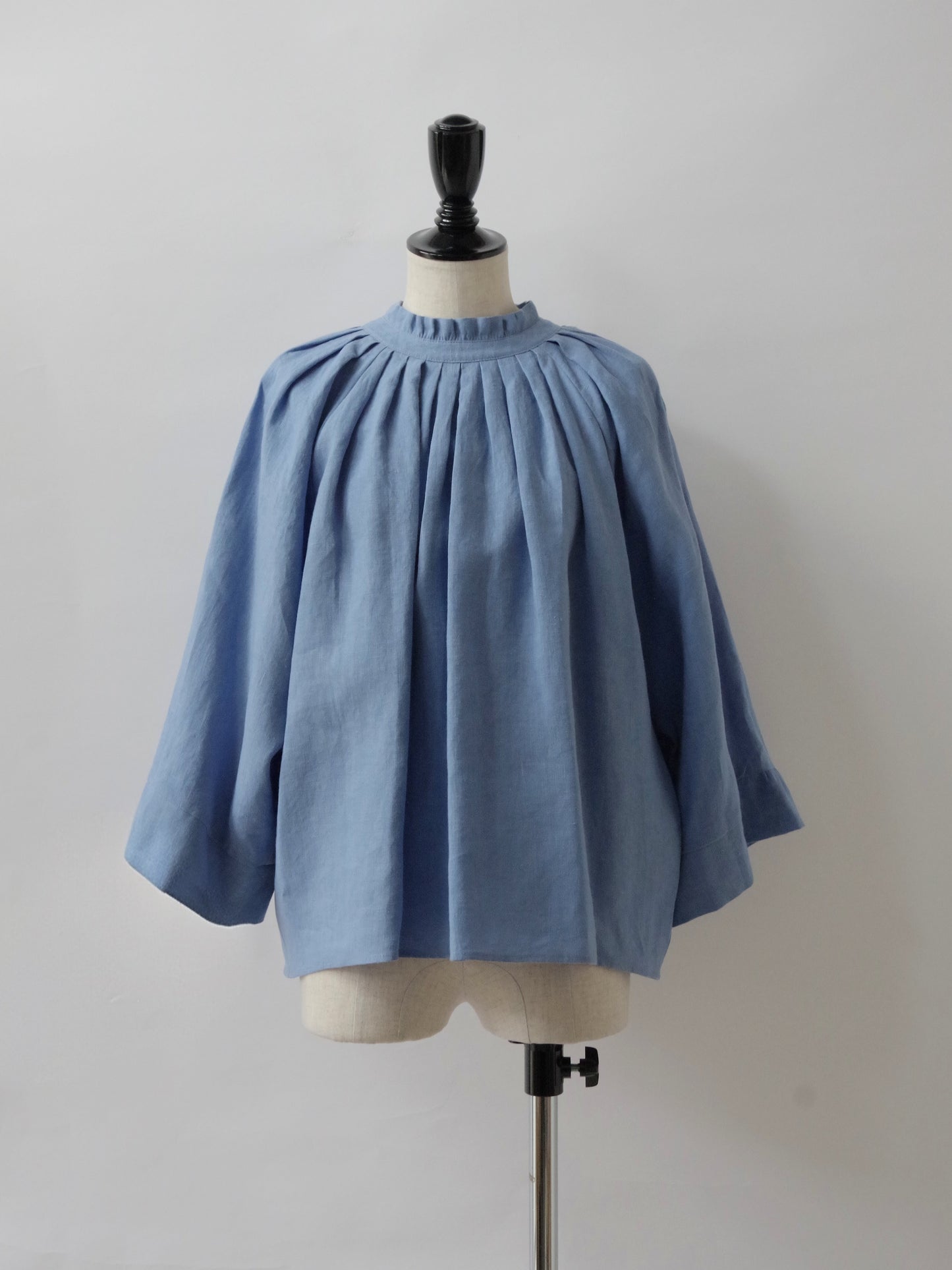 フレンチリネンキャンバス ワイドスリーブタックブラウス | SI-HIRAI
