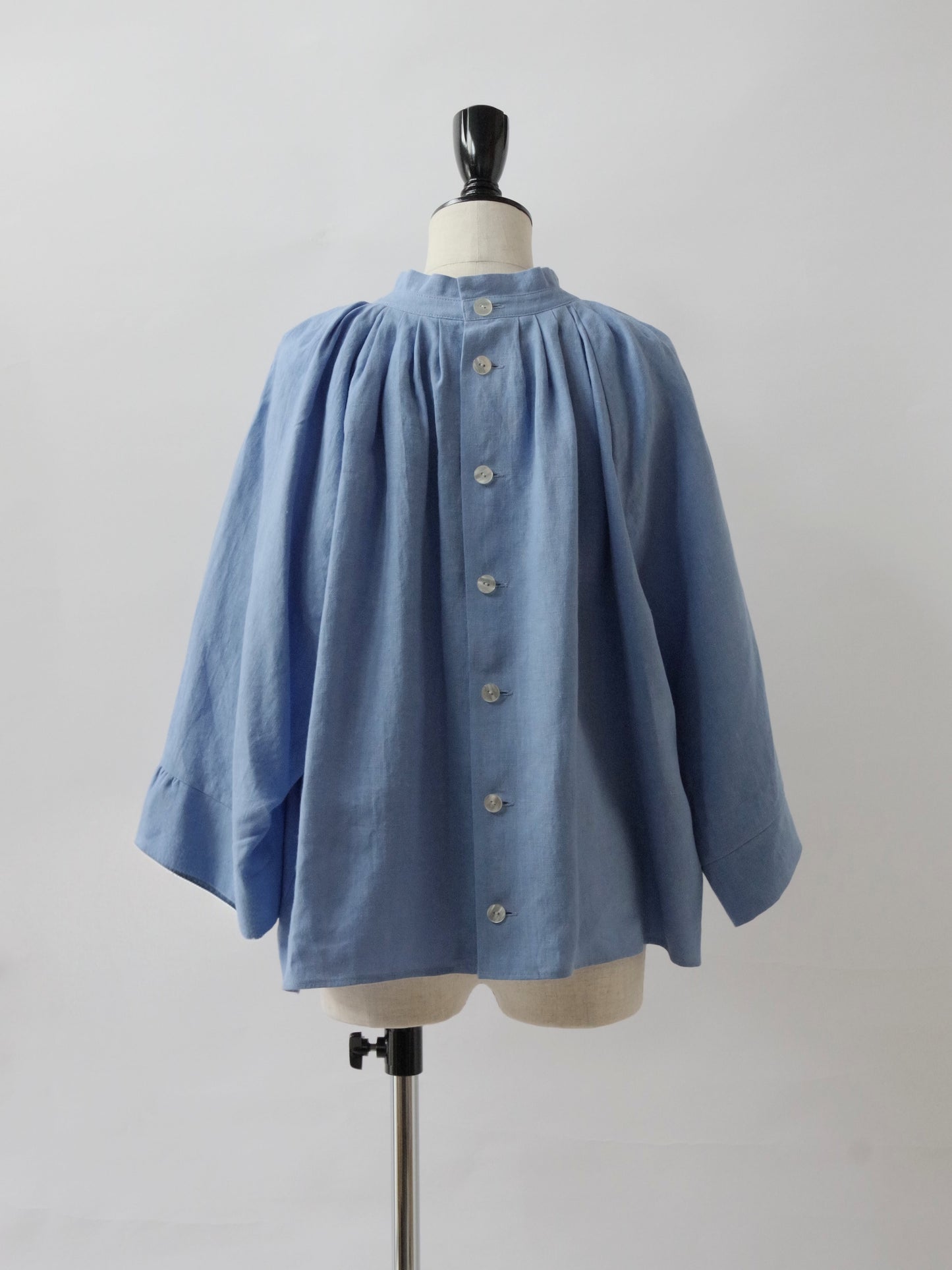 フレンチリネンキャンバス ワイドスリーブタックブラウス | SI-HIRAI