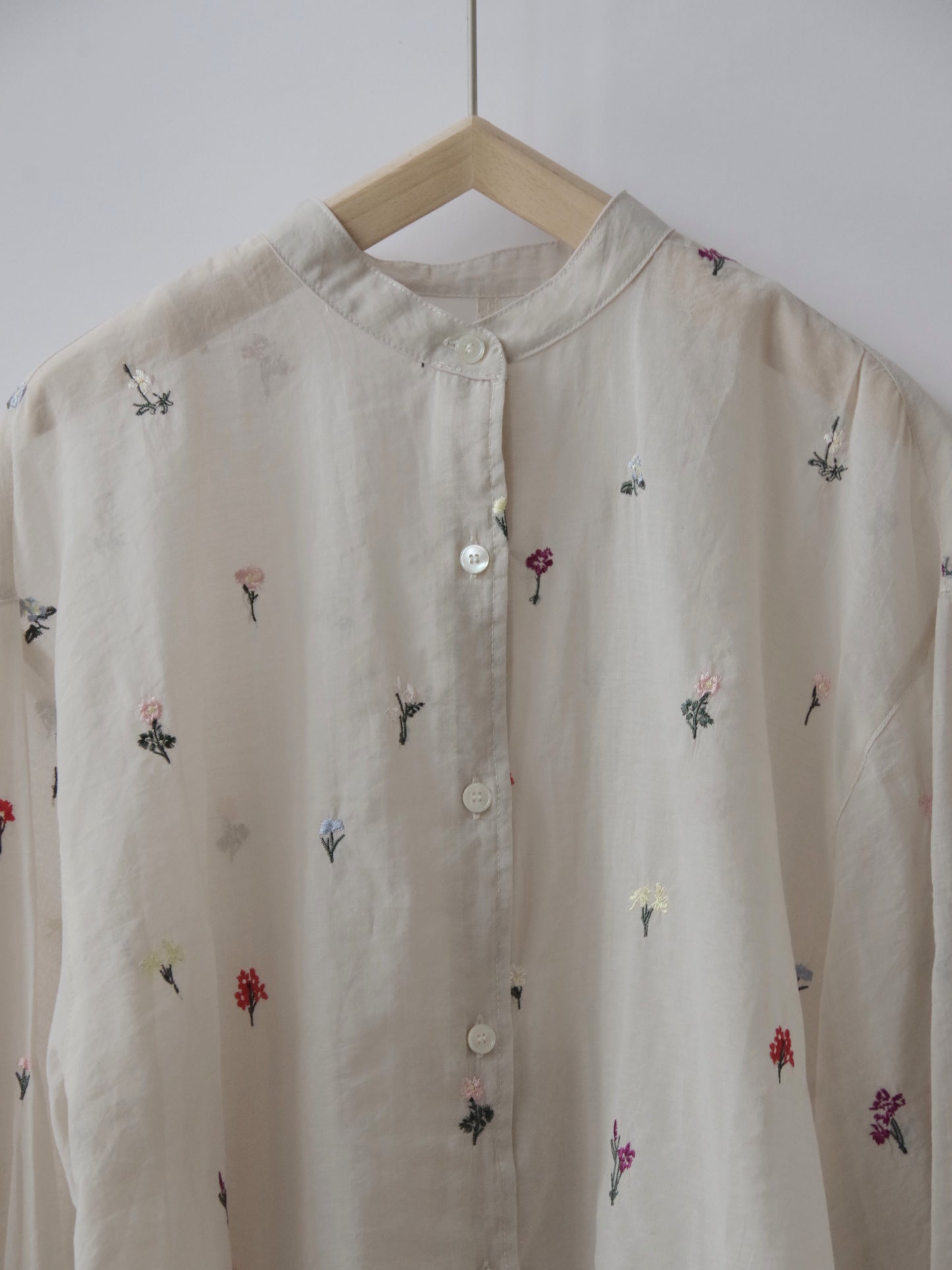 コットン/ナイロン sheer floral刺繍 moe sleeves シャツ | yuni