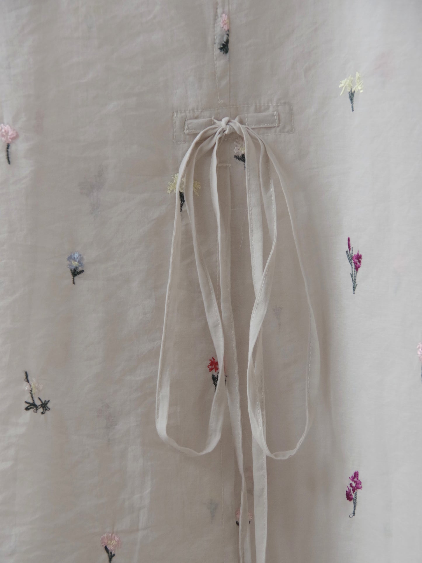 コットン/ナイロン sheer floral刺繍 moe sleeves シャツ | yuni