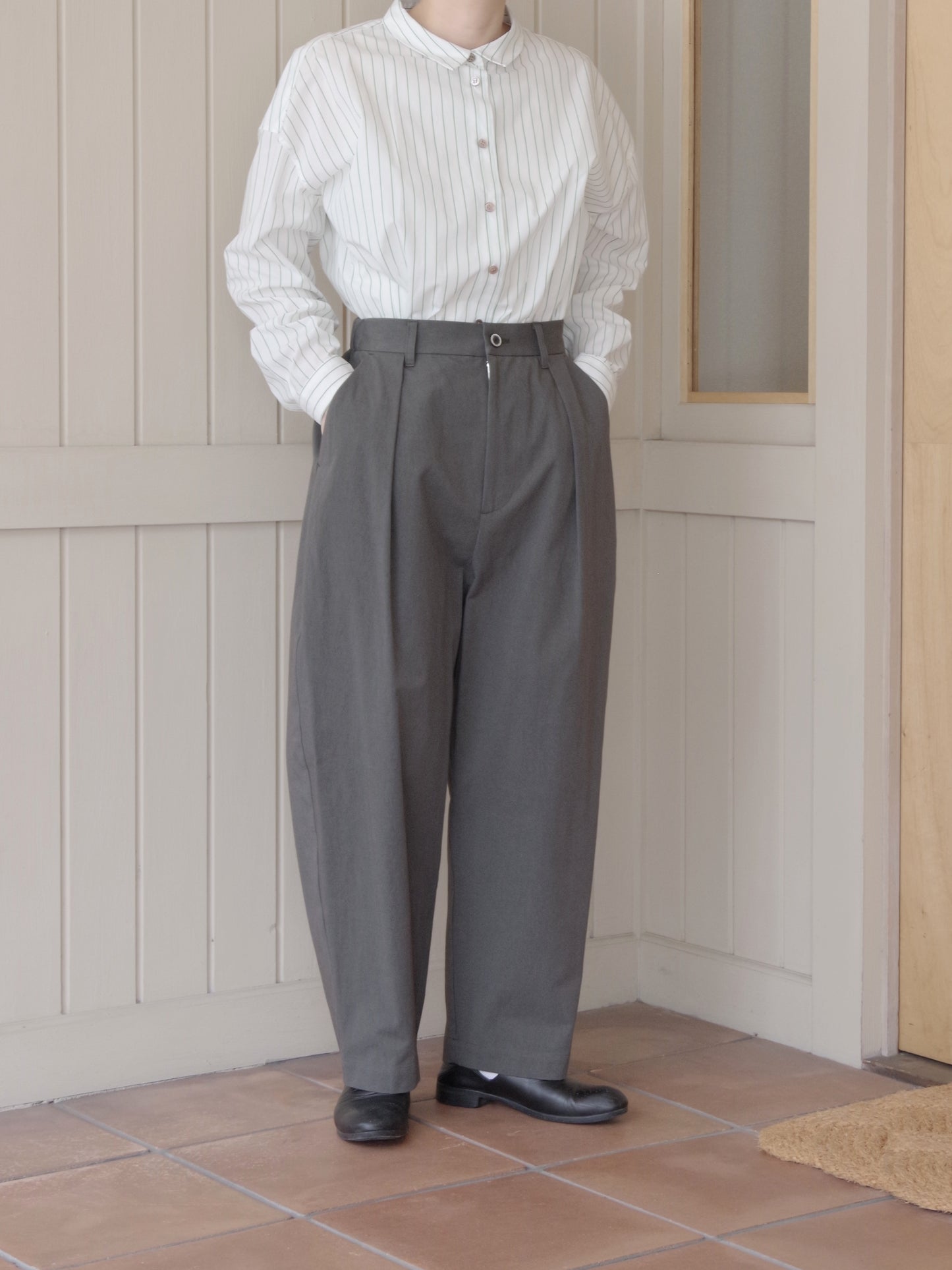 コットンツイル タックパンツ | atelier naruse