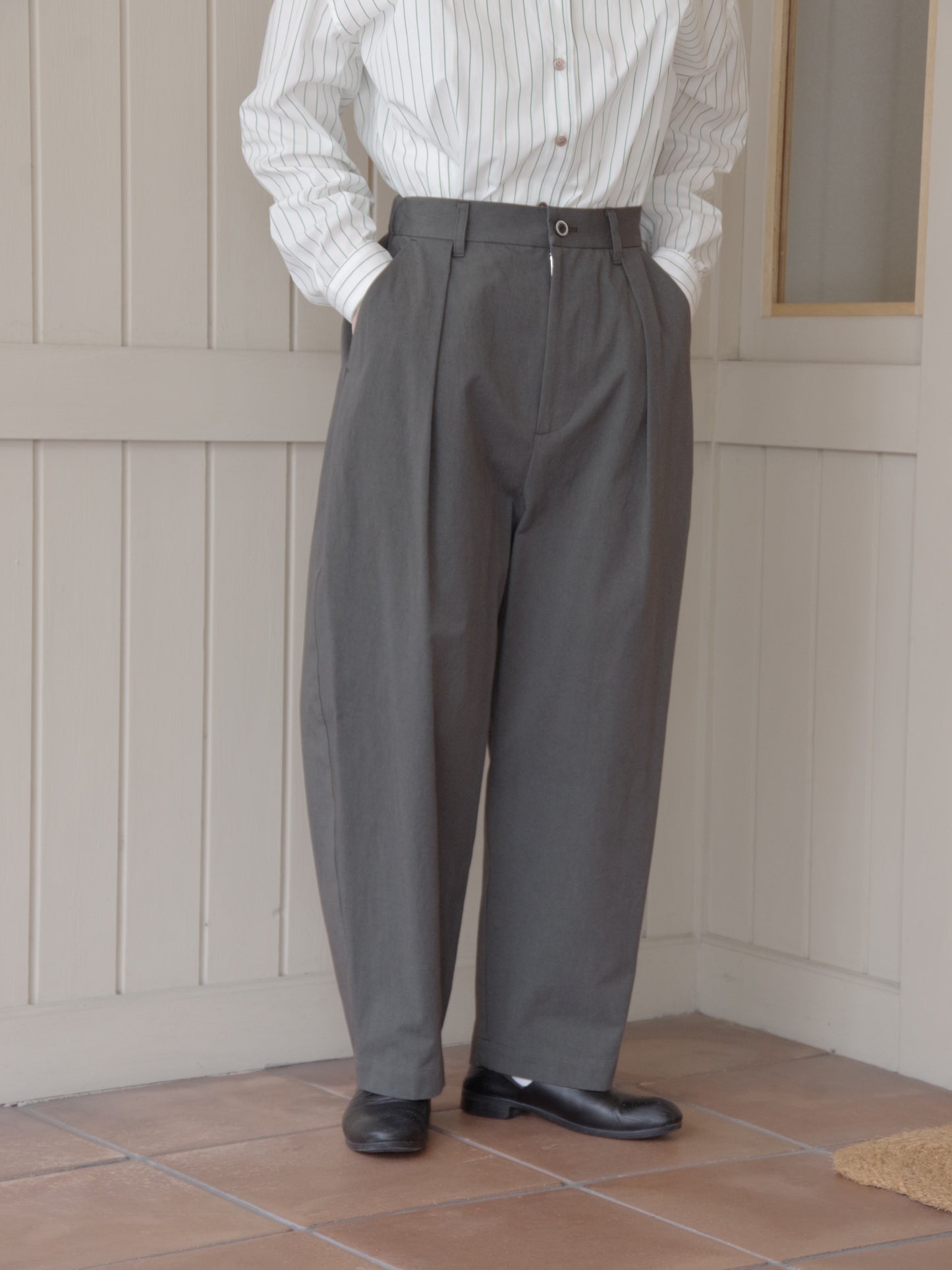 コットンツイル タックパンツ | atelier naruse