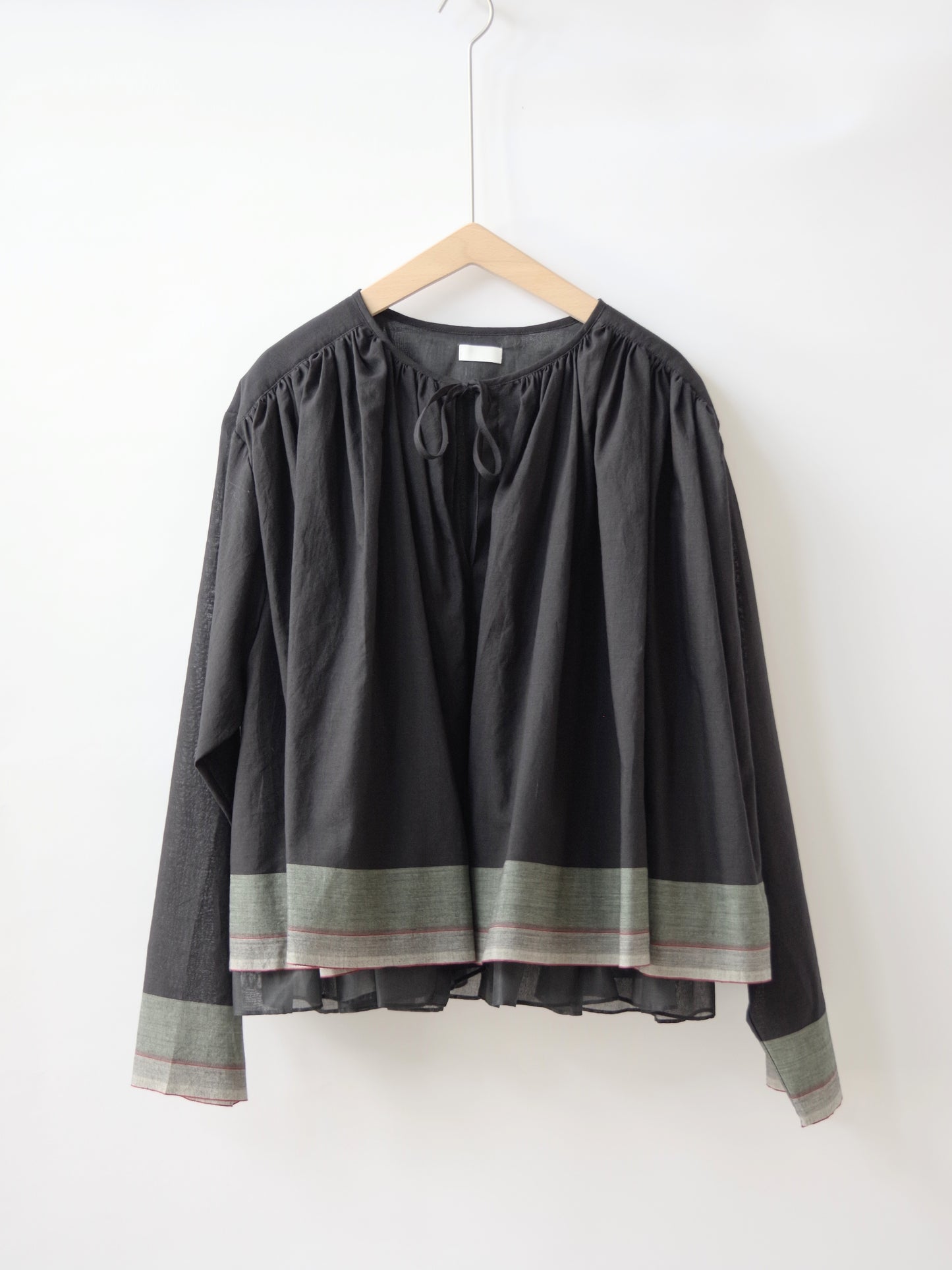 カディ ブラウス | Heriter