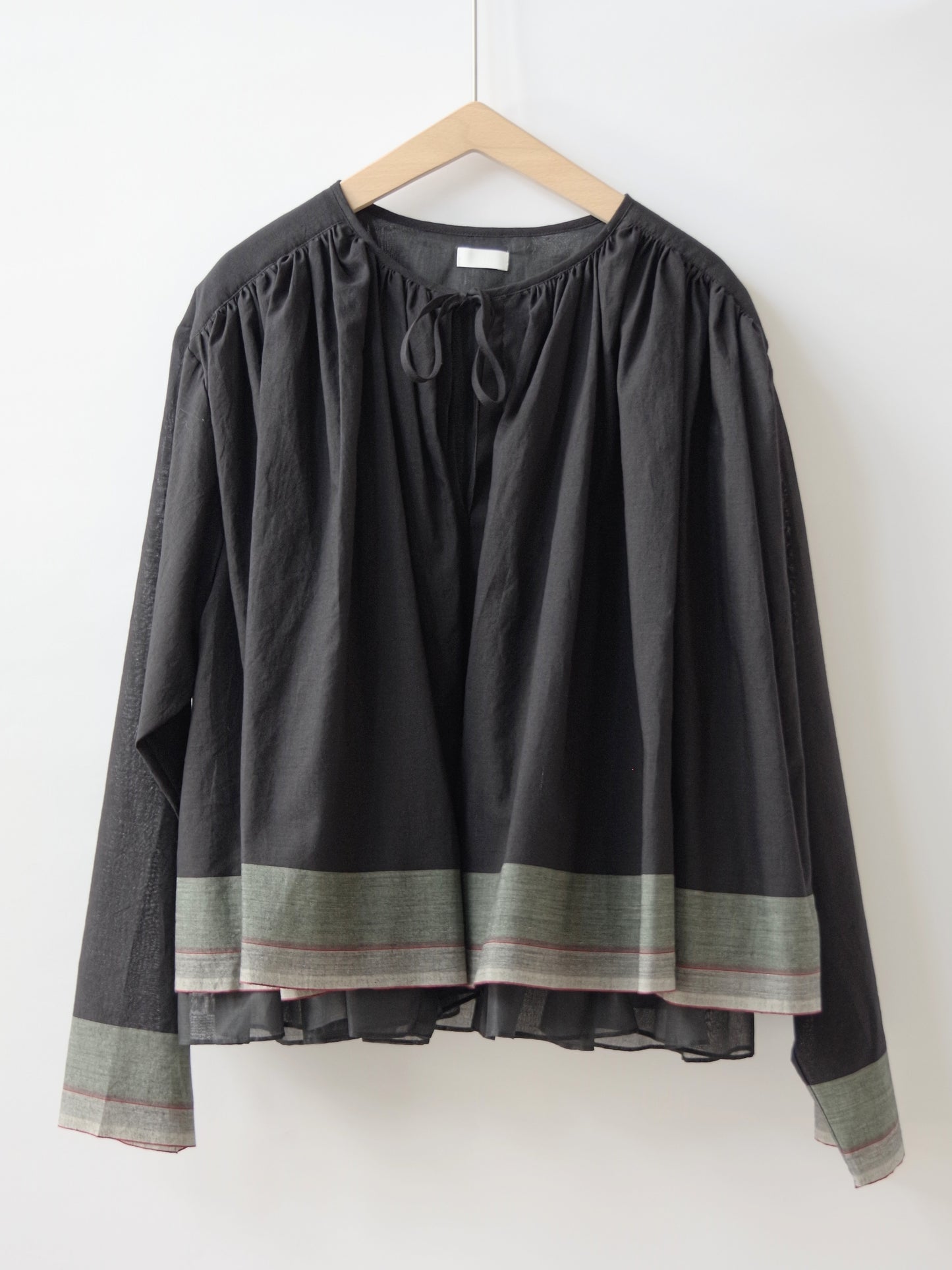 カディ ブラウス | Heriter