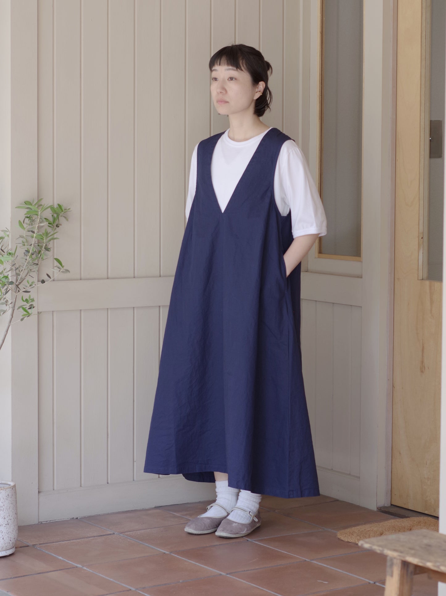 コットンツイル 深Vノースリーブワンピース | OUVERT