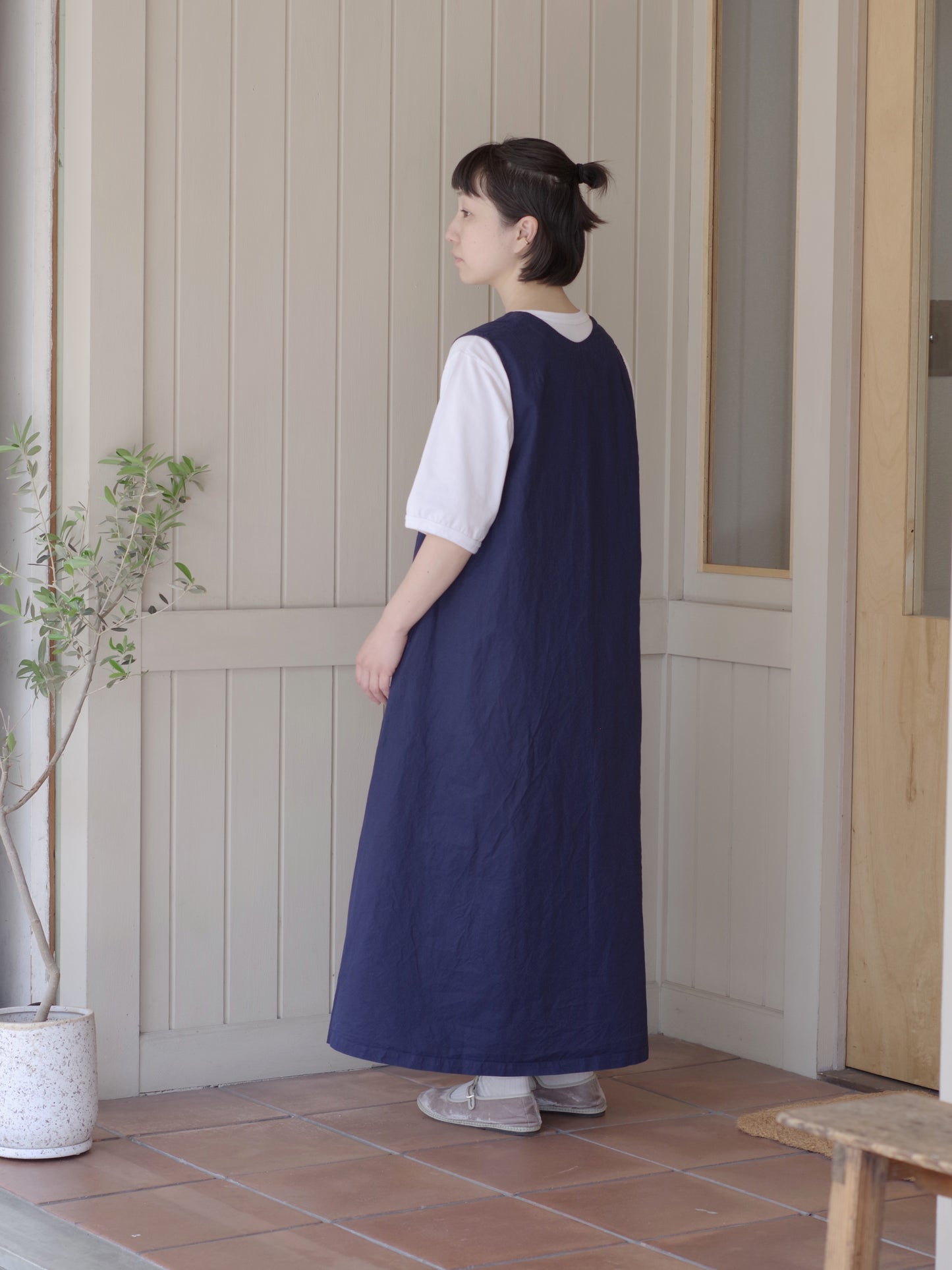 コットンツイル 深Vノースリーブワンピース | OUVERT