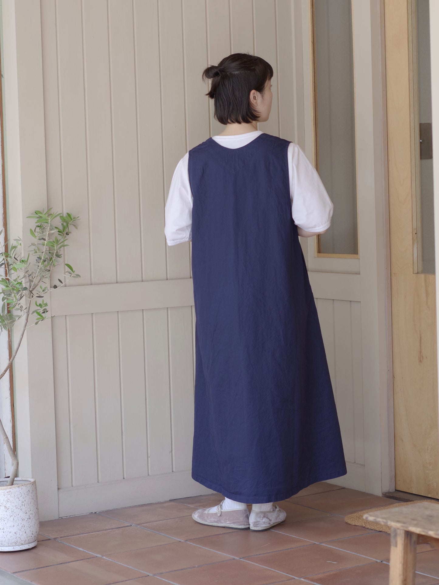 コットンツイル 深Vノースリーブワンピース | OUVERT
