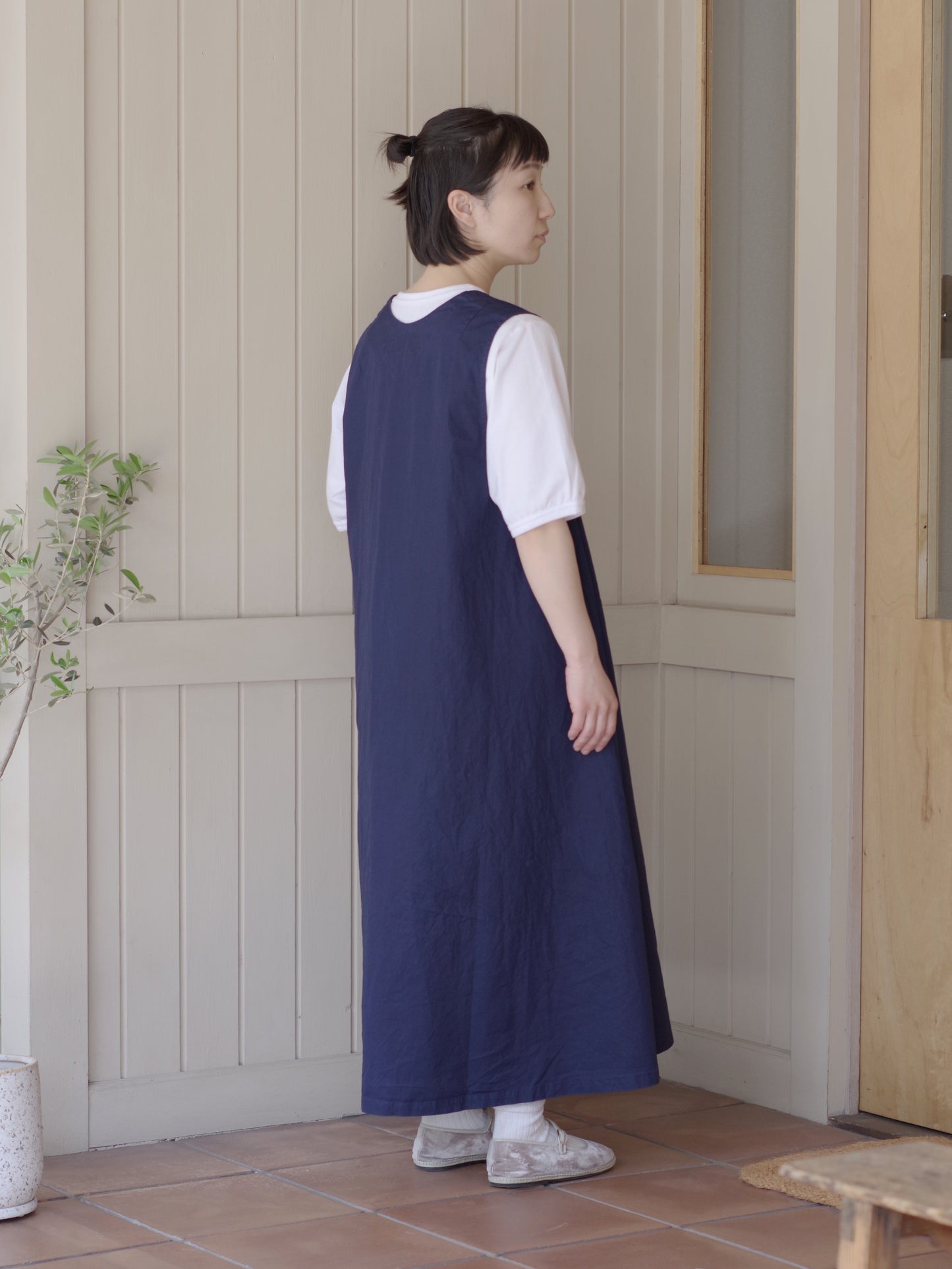 コットンツイル 深Vノースリーブワンピース | OUVERT