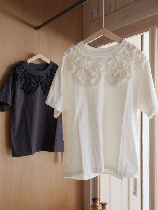 ribbon collar embroidery Tシャツ | qiri