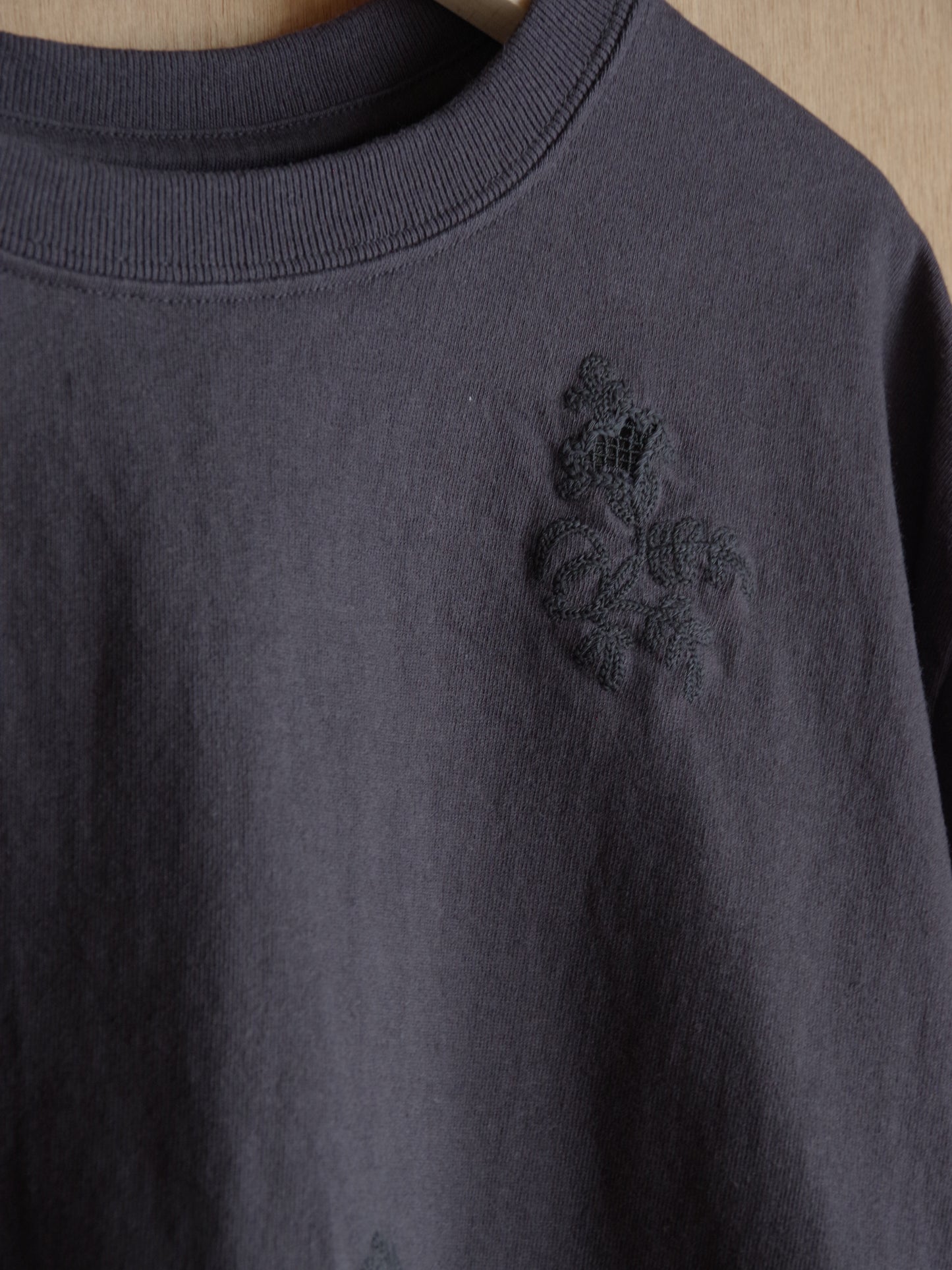 antique chain embroidery Tシャツ| qiri