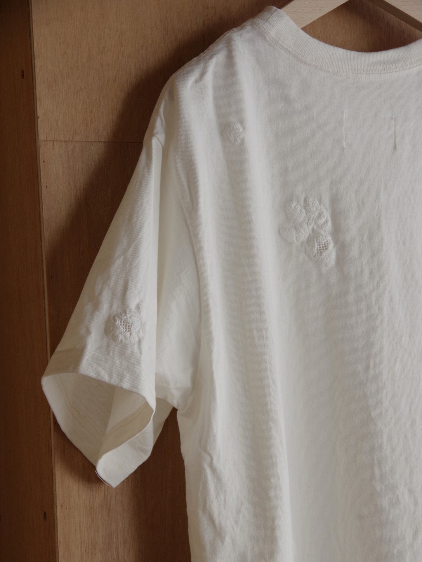 antique chain embroidery Tシャツ| qiri