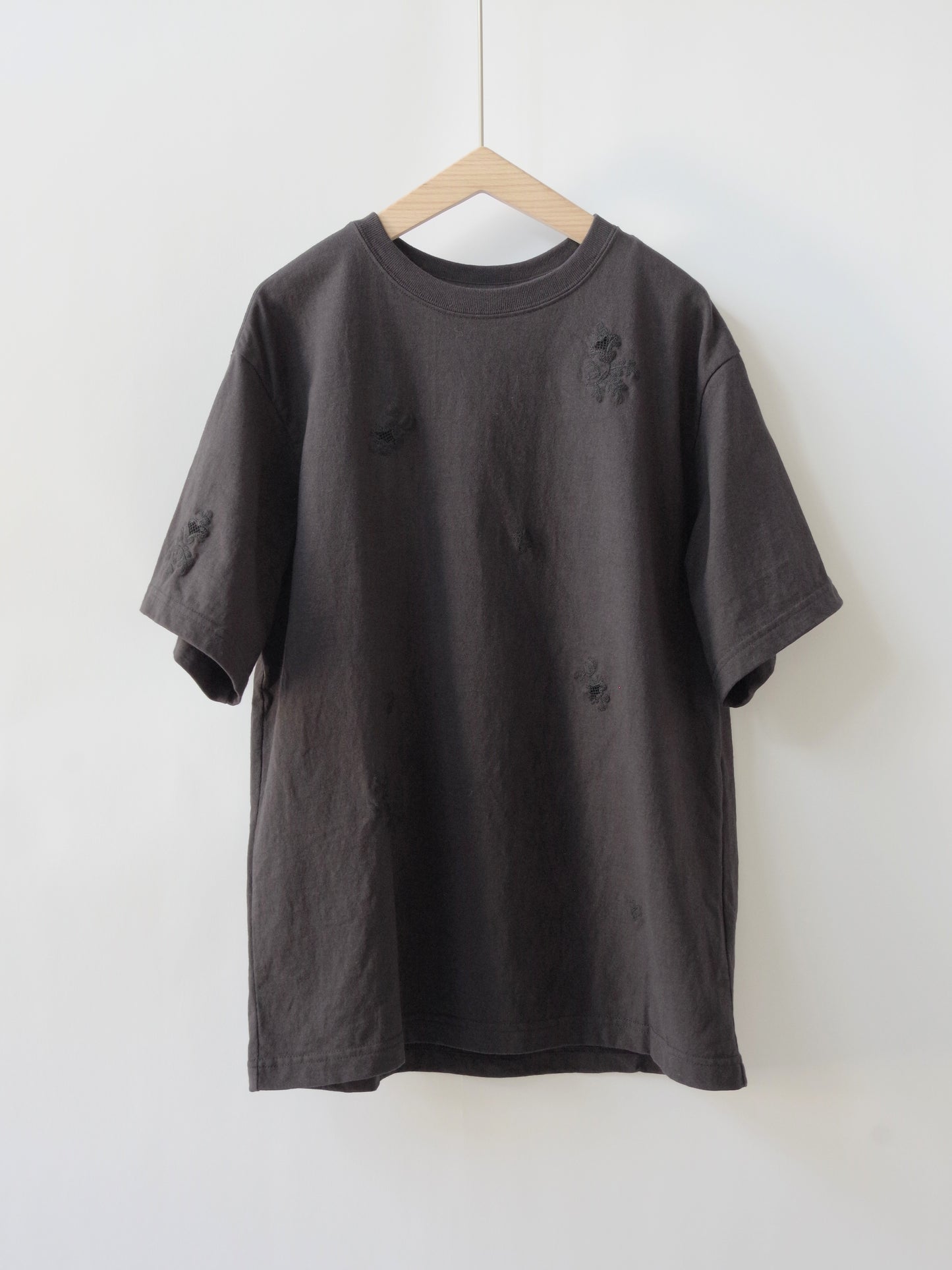 antique chain embroidery Tシャツ| qiri