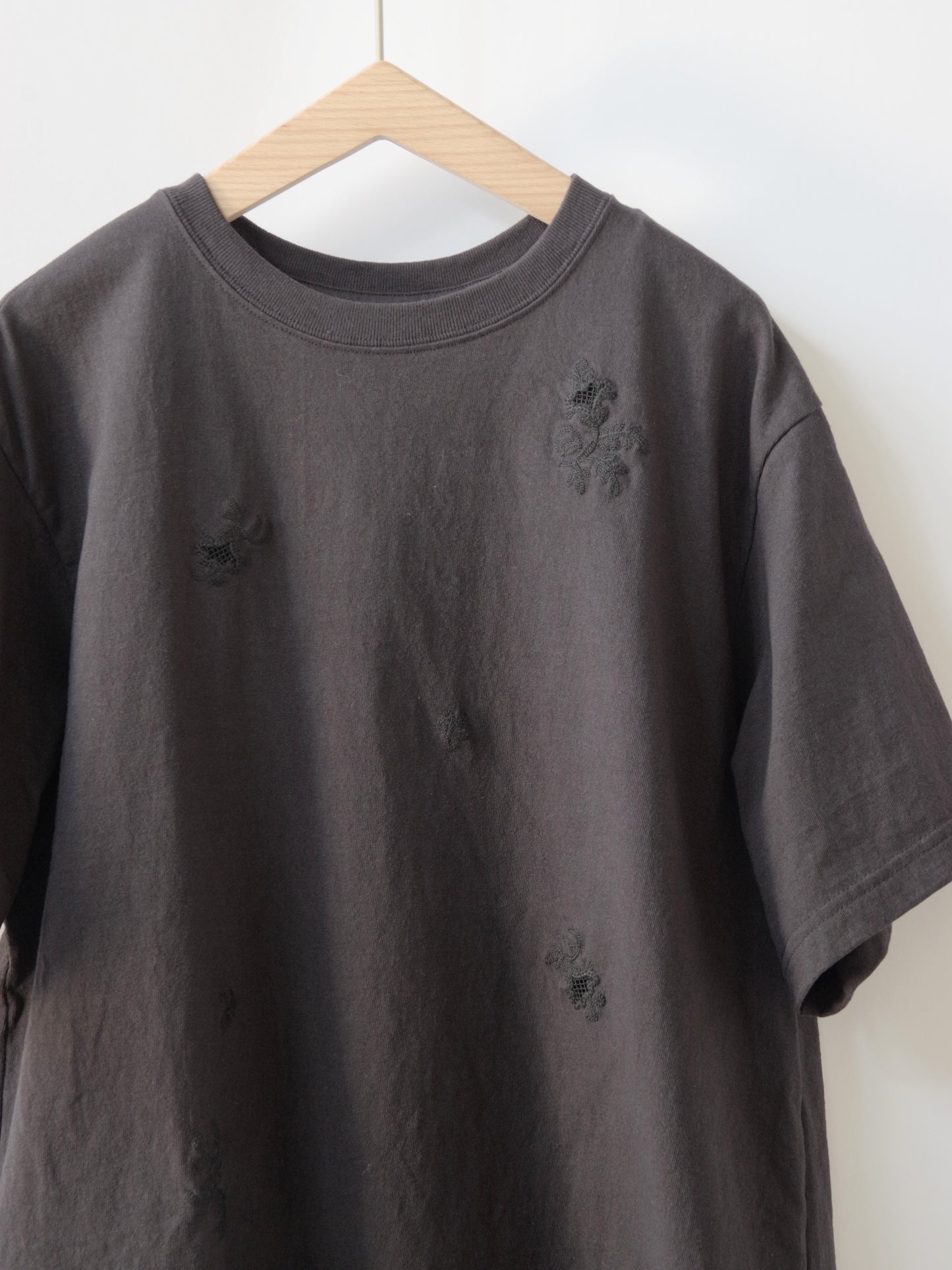 antique chain embroidery Tシャツ| qiri