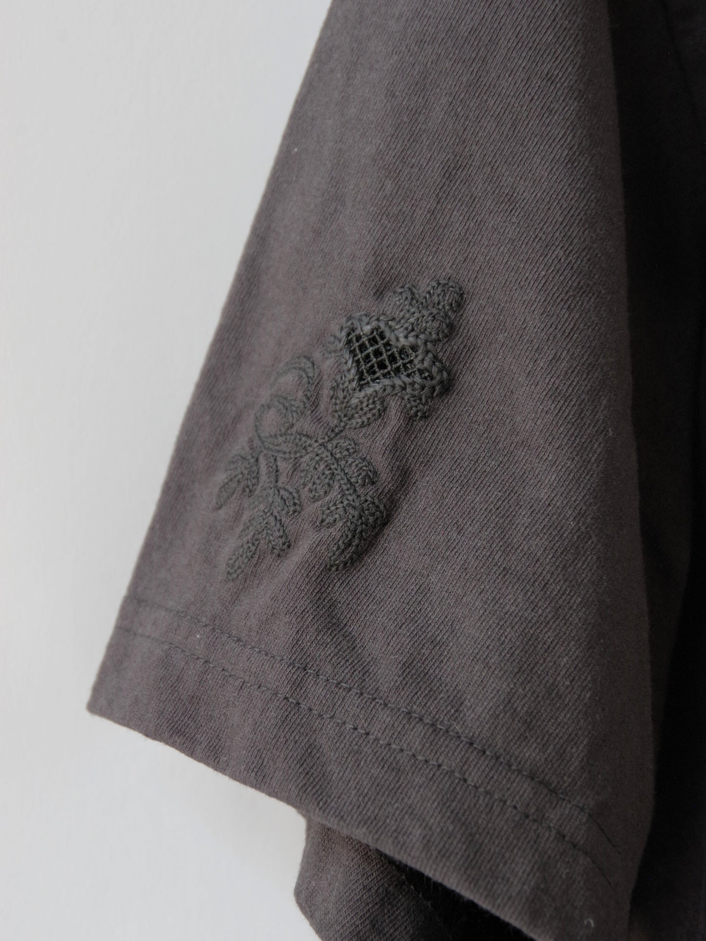 antique chain embroidery Tシャツ| qiri