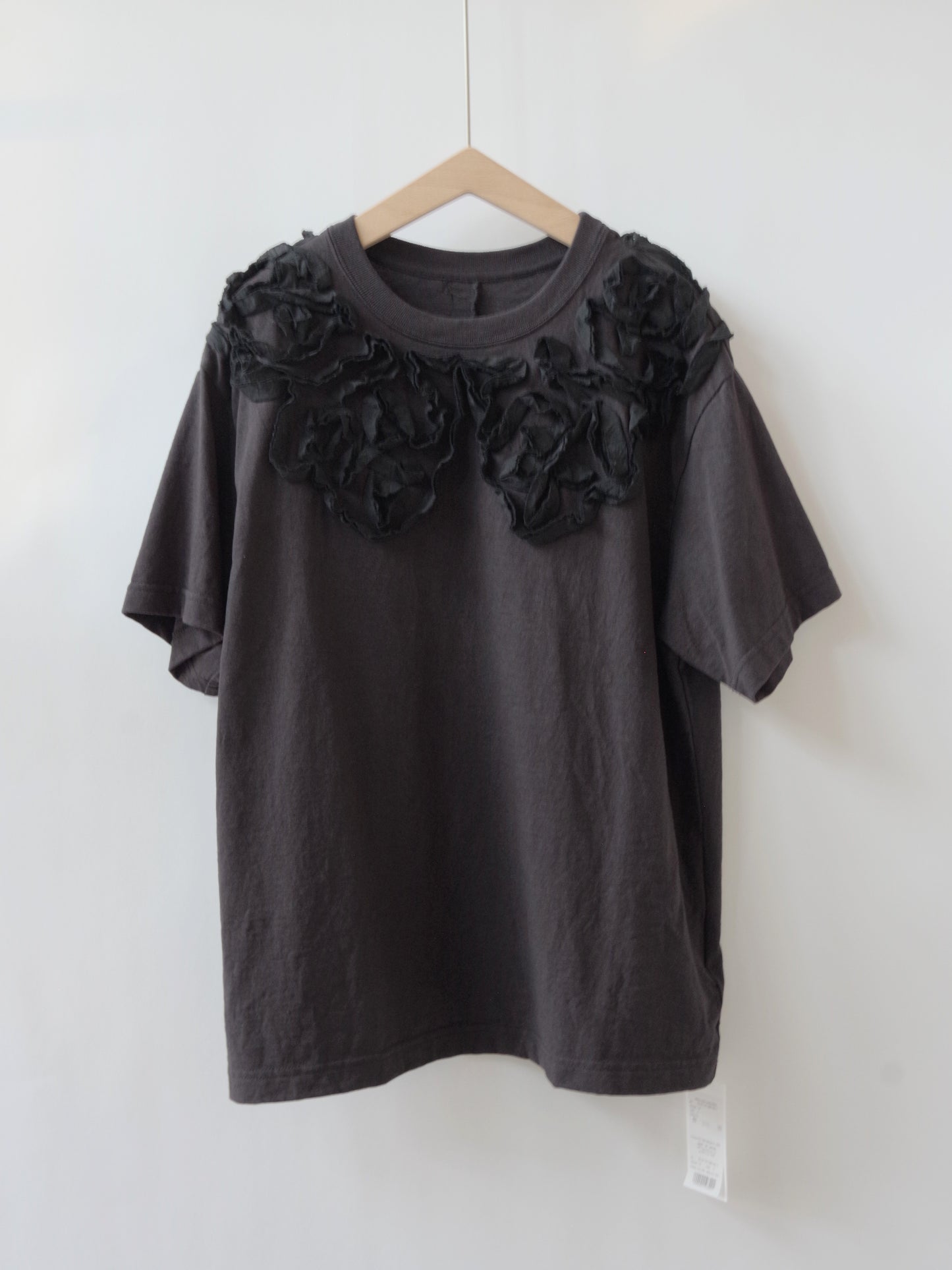 ribbon collar embroidery Tシャツ | qiri