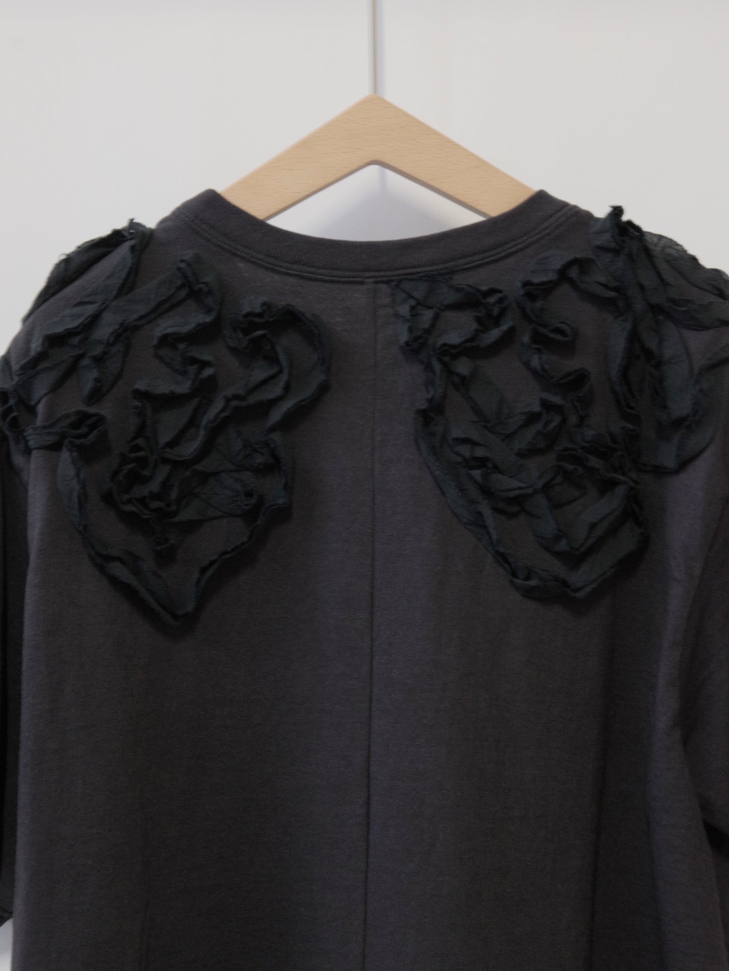 ribbon collar embroidery Tシャツ | qiri