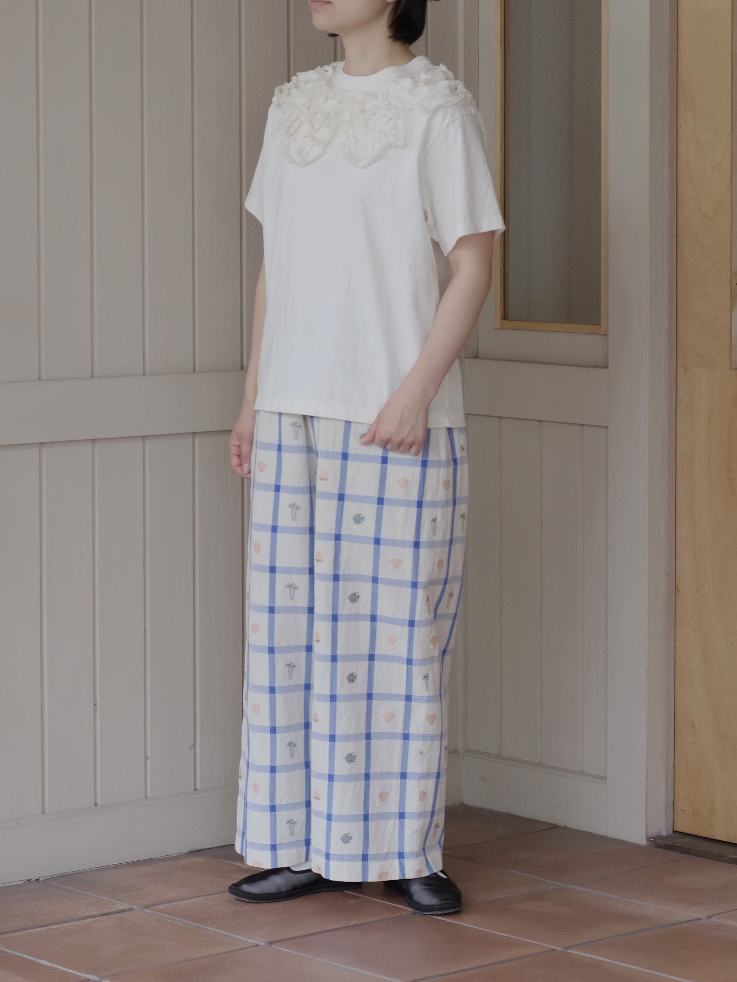 ribbon collar embroidery Tシャツ | qiri