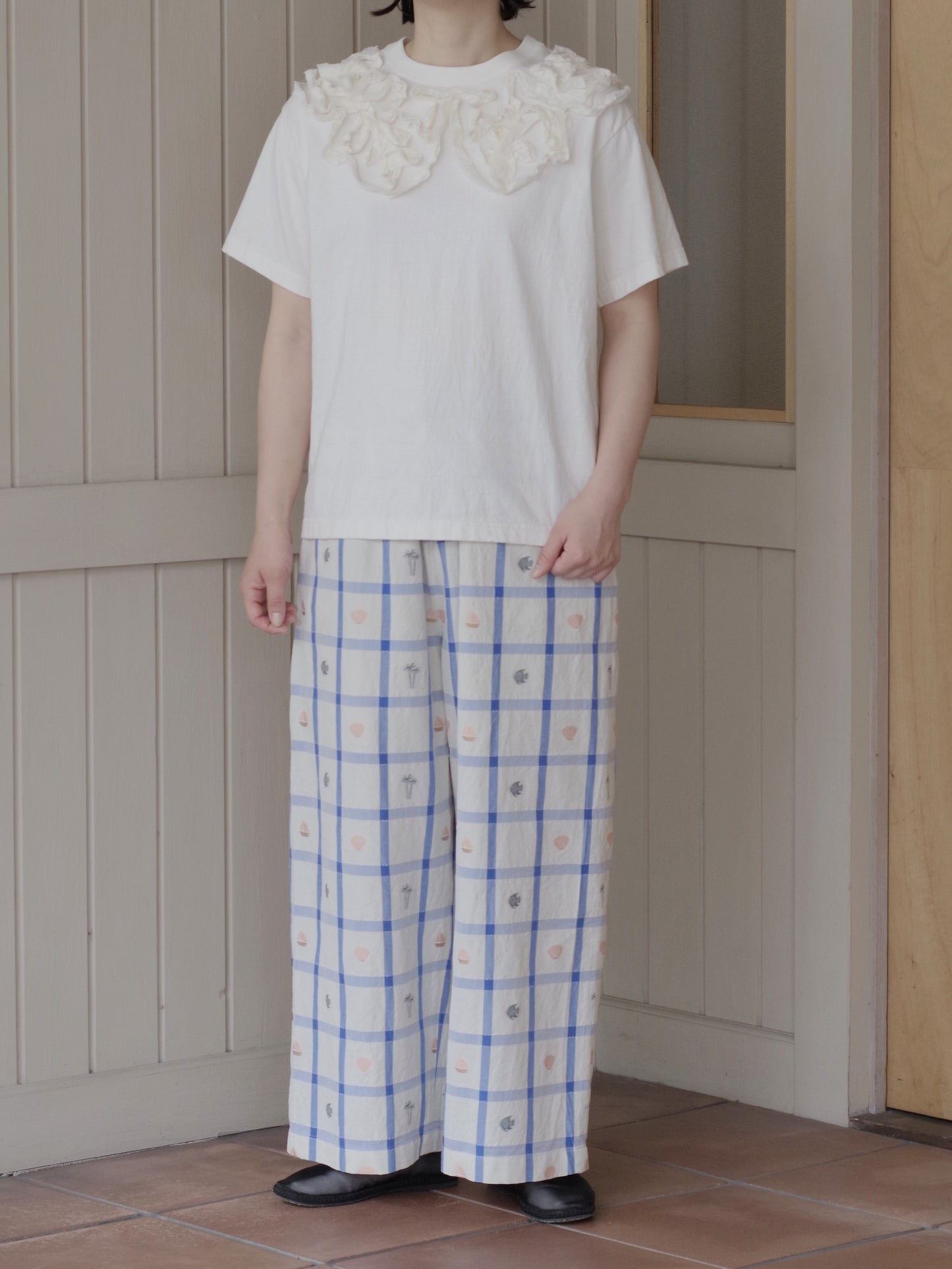 ribbon collar embroidery Tシャツ | qiri