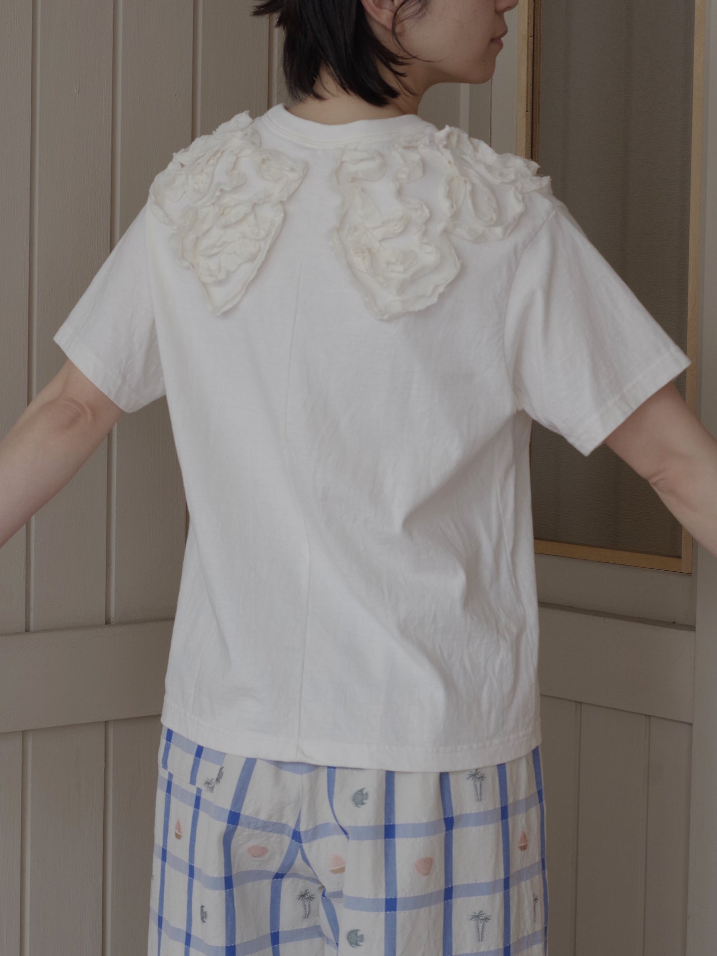 ribbon collar embroidery Tシャツ | qiri