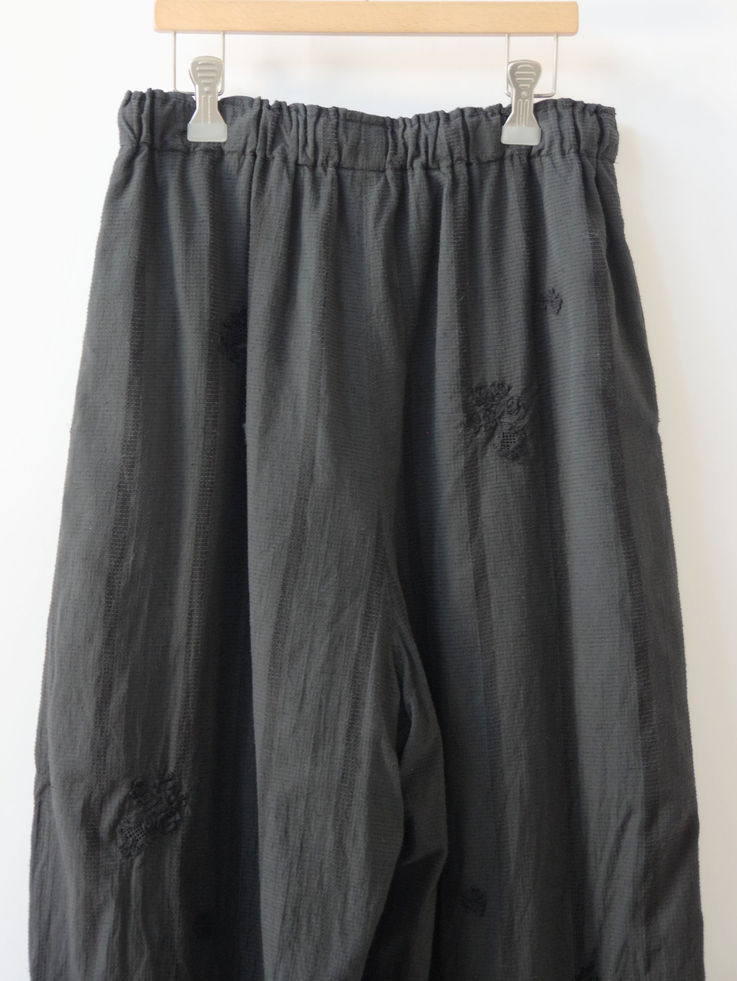 antique chain embroidery ギャザーパンツ | qiri
