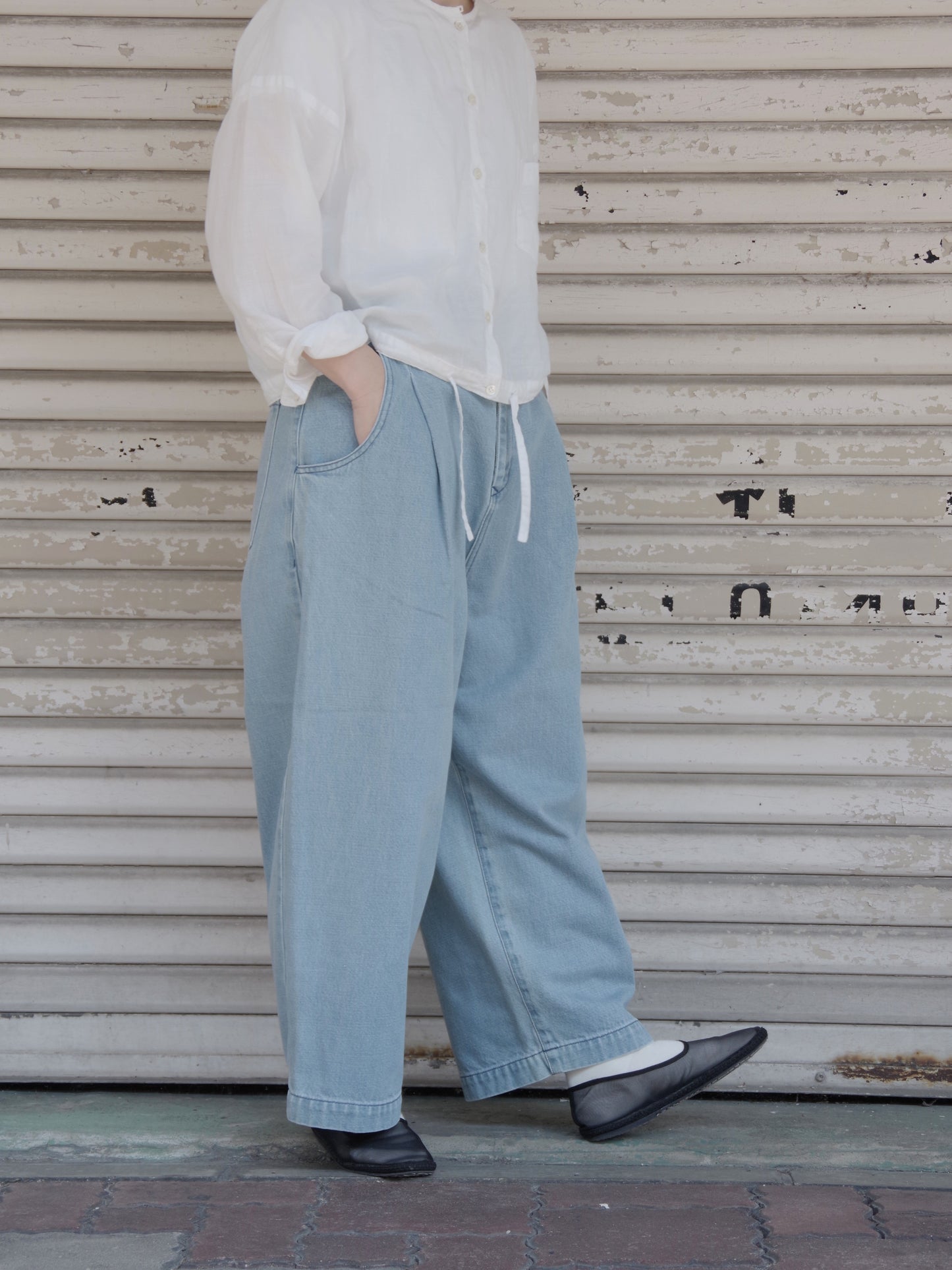 コットンデニムワイドタックパンツ | atelier naruse