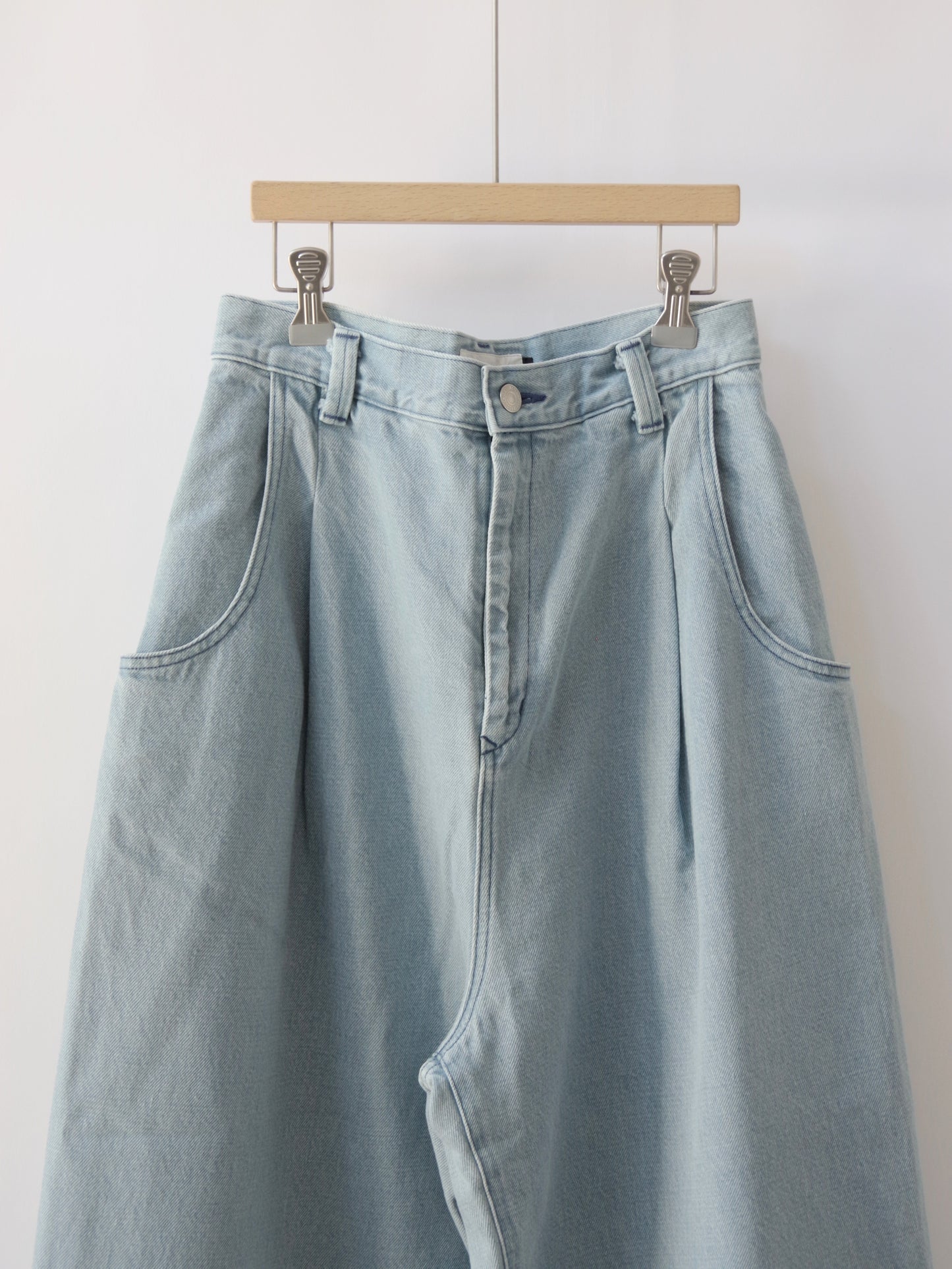 コットンデニムワイドタックパンツ | atelier naruse