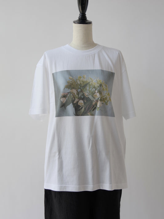 ありそうでないクリスマスローズ柄 Tシャツ | potandtea