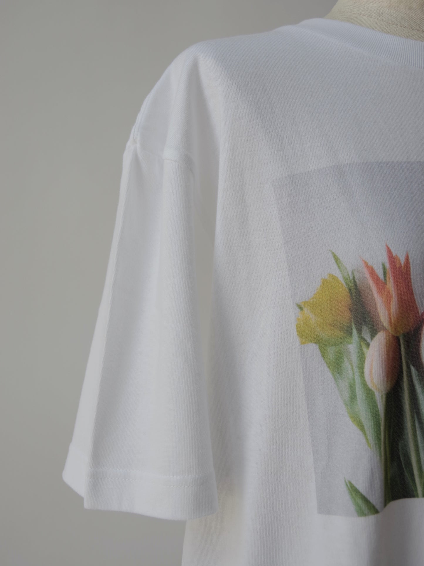 ちょっぴり大人っぽいチューリップ柄 Tシャツ | potandtea