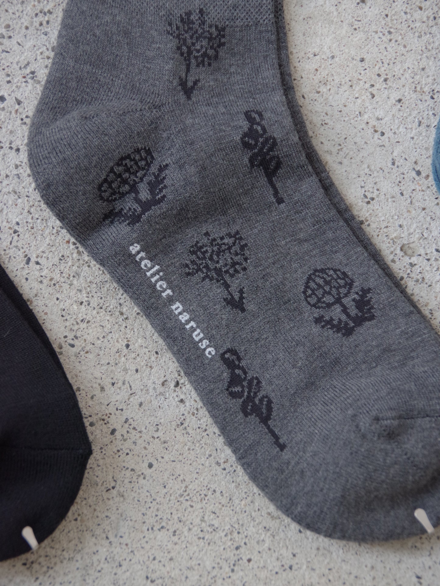 cotton wool - monotone flower - compression socks | atelier naruse