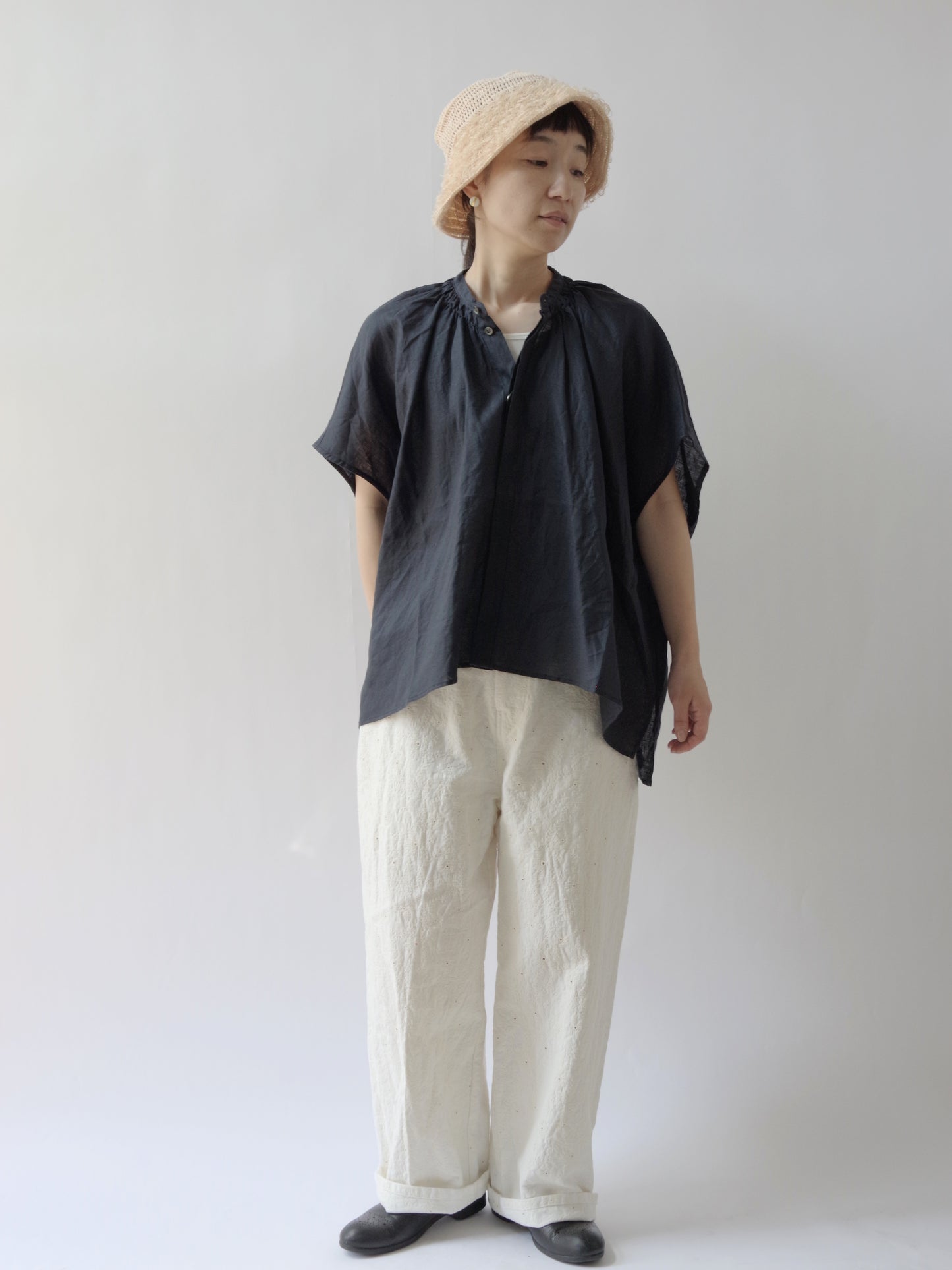 フレンチリネン 比翼あきシャーリングワイドブラウス | UNIVERSAL TISSU