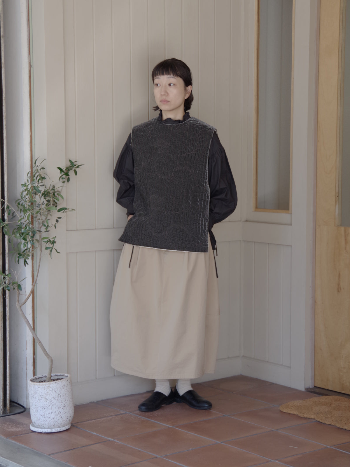 velvet quilt embroidery gilet | Heriter