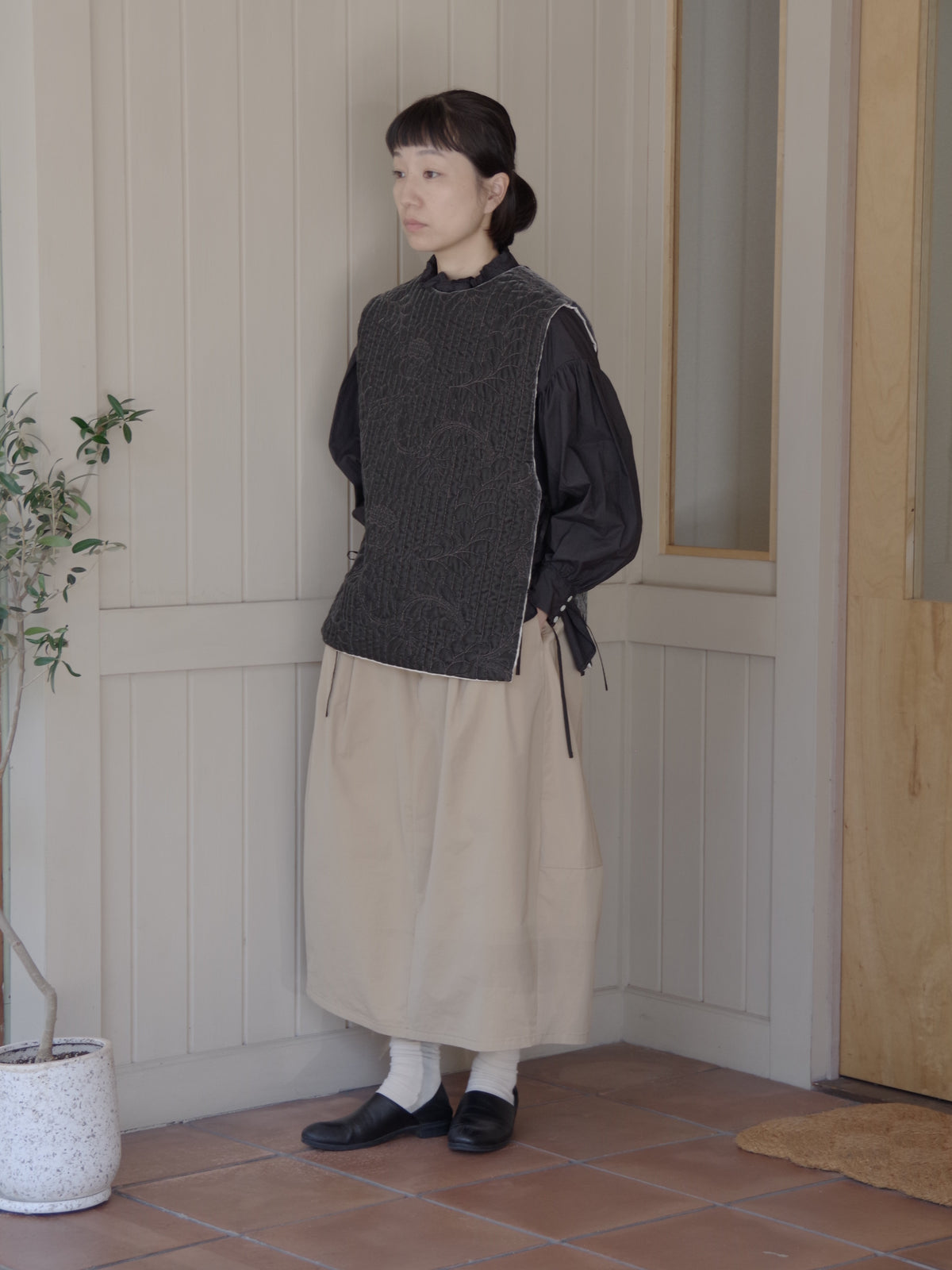 velvet quilt embroidery gilet | Heriter