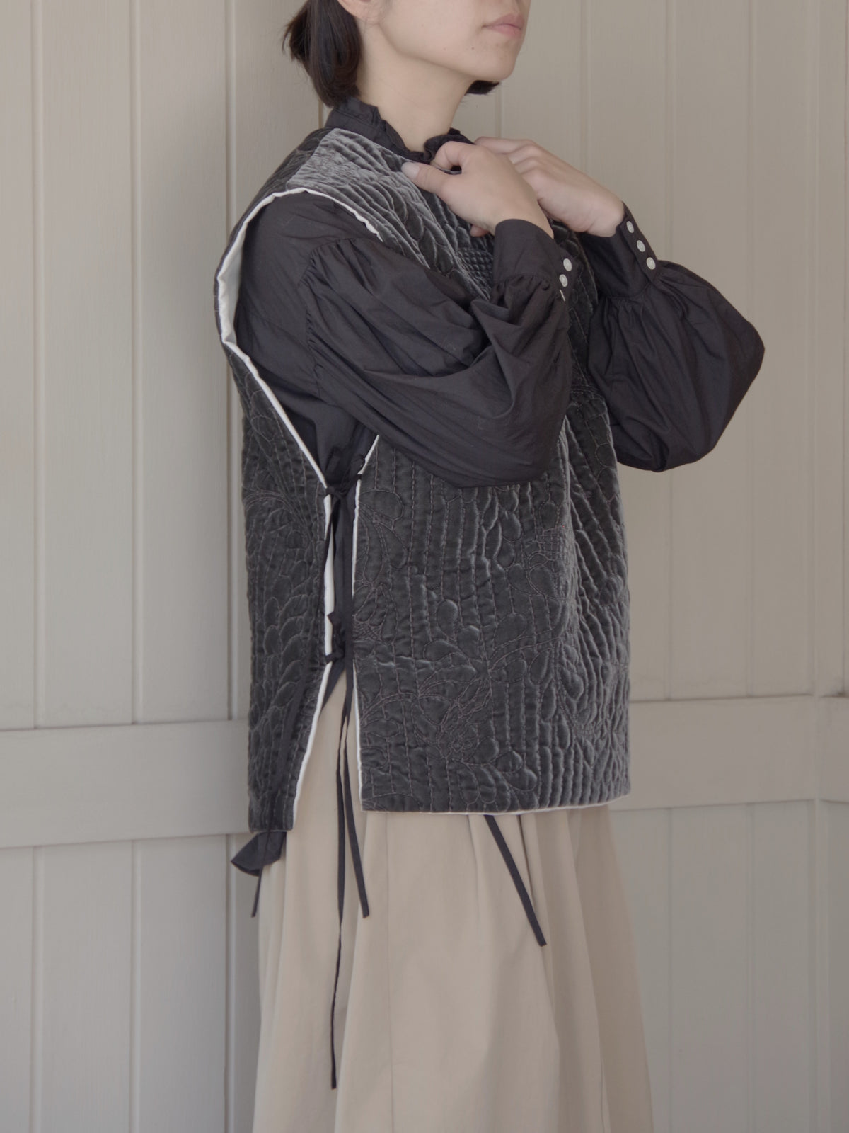 velvet quilt embroidery gilet | Heriter