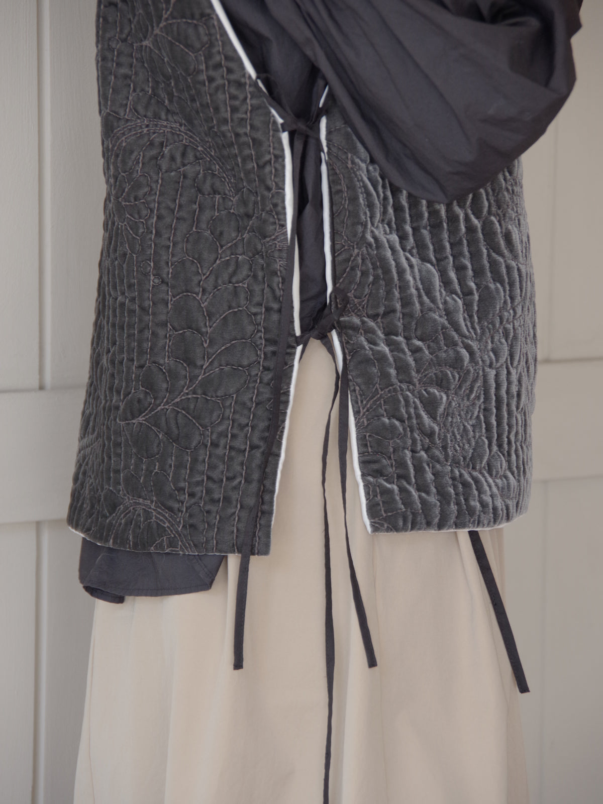 velvet quilt embroidery gilet | Heriter