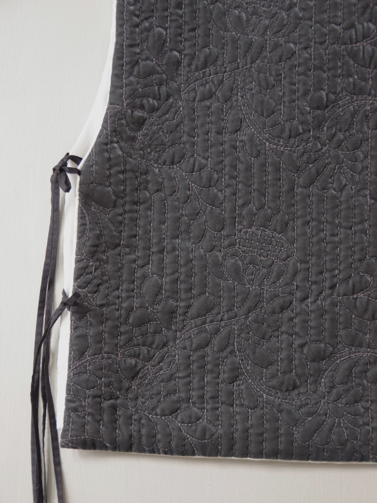 velvet quilt embroidery gilet | Heriter