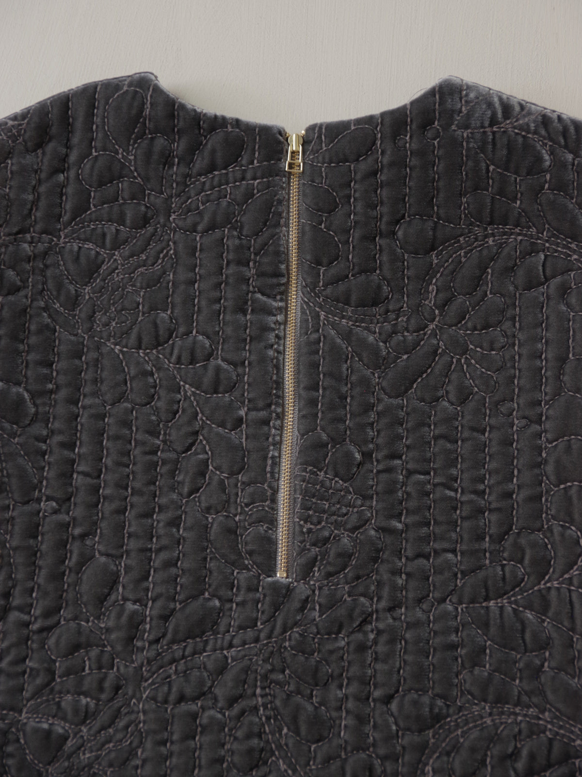 velvet quilt embroidery gilet | Heriter
