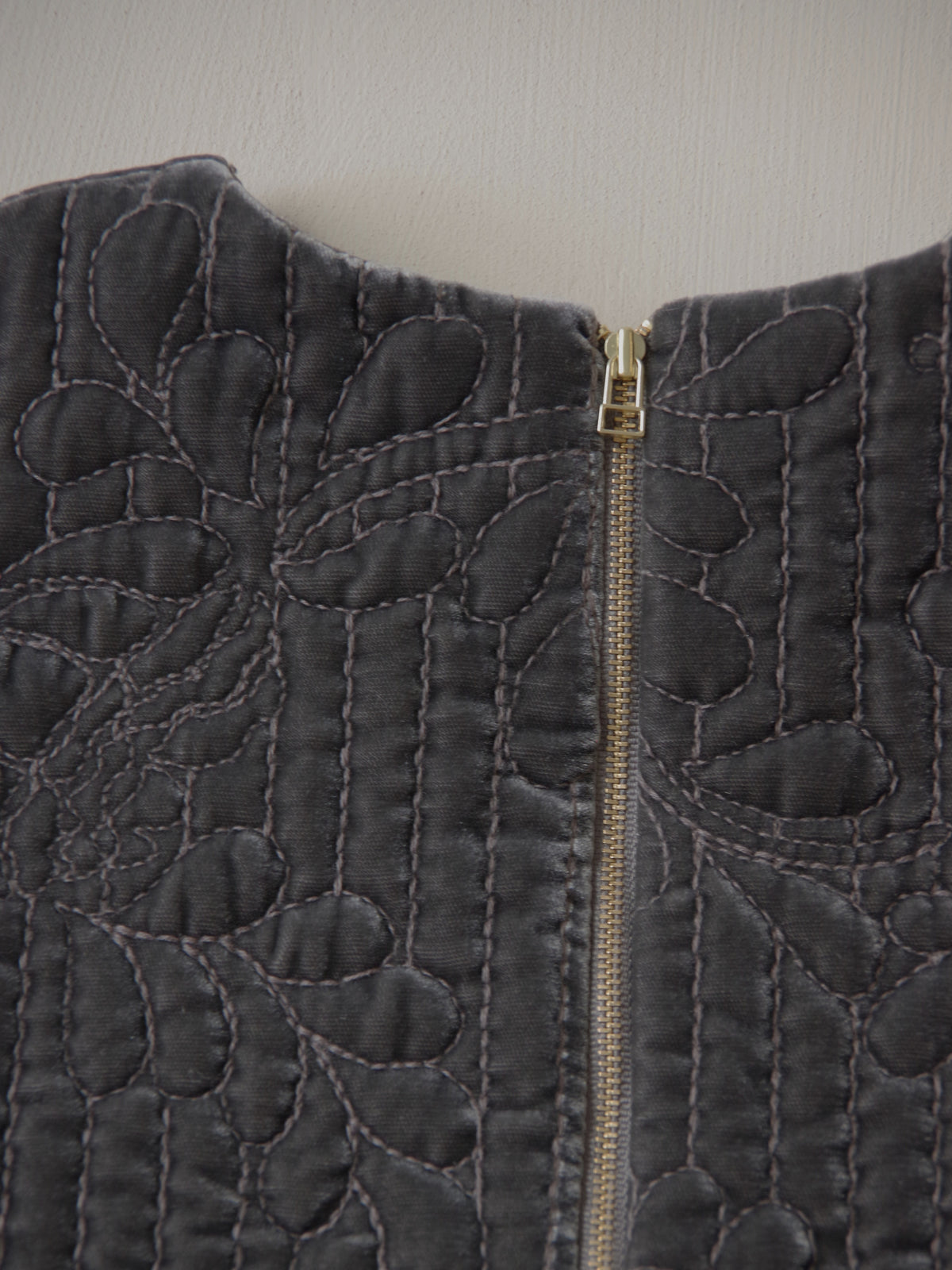 velvet quilt embroidery gilet | Heriter