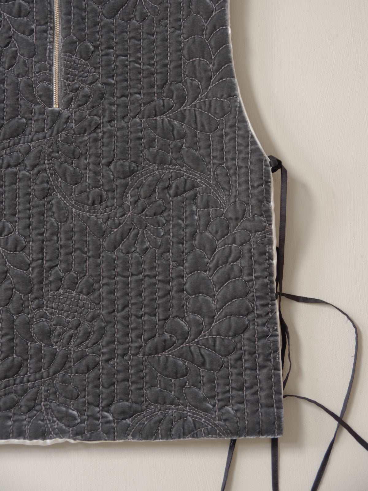 velvet quilt embroidery gilet | Heriter