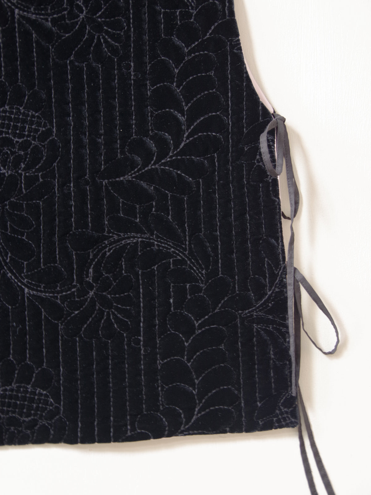velvet quilt embroidery gilet | Heriter