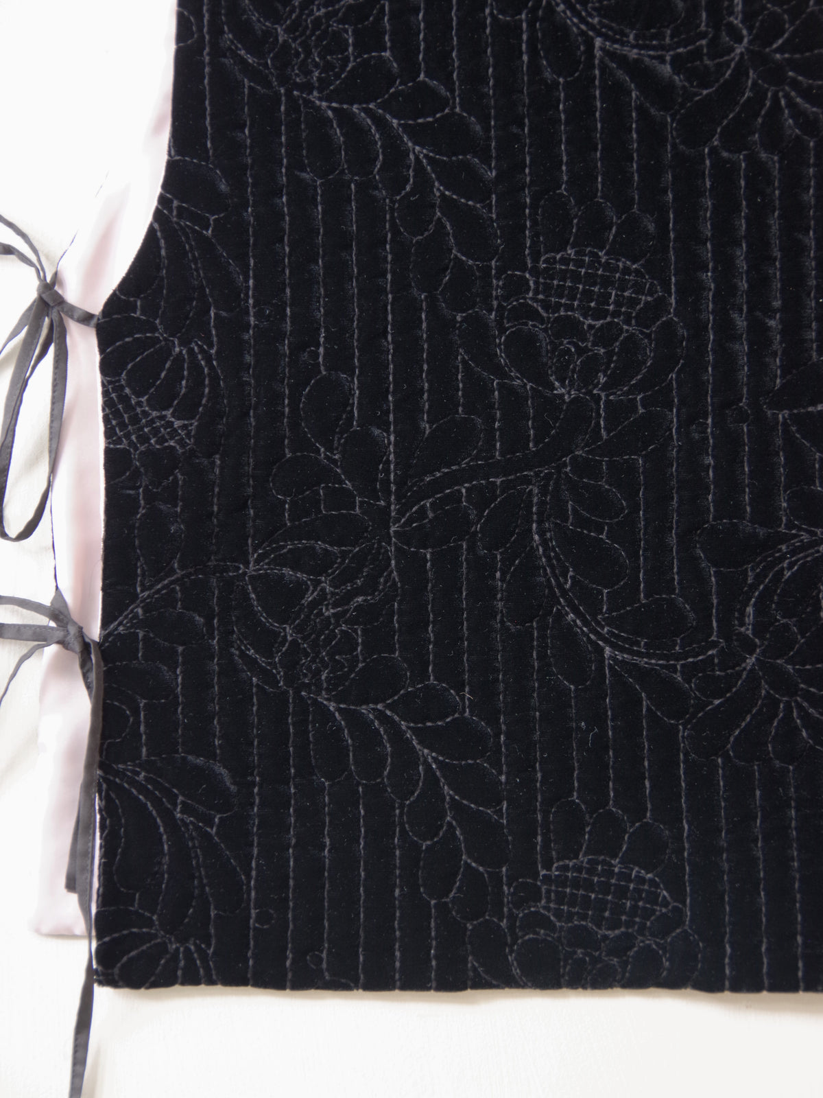 velvet quilt embroidery gilet | Heriter