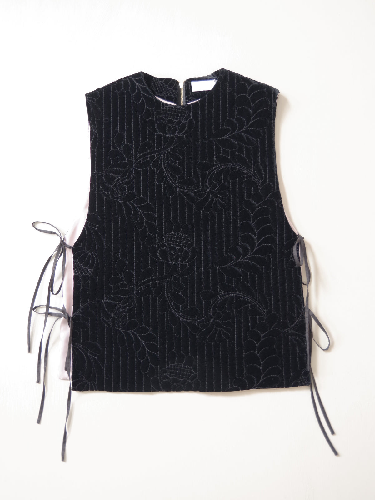 velvet quilt embroidery gilet | Heriter