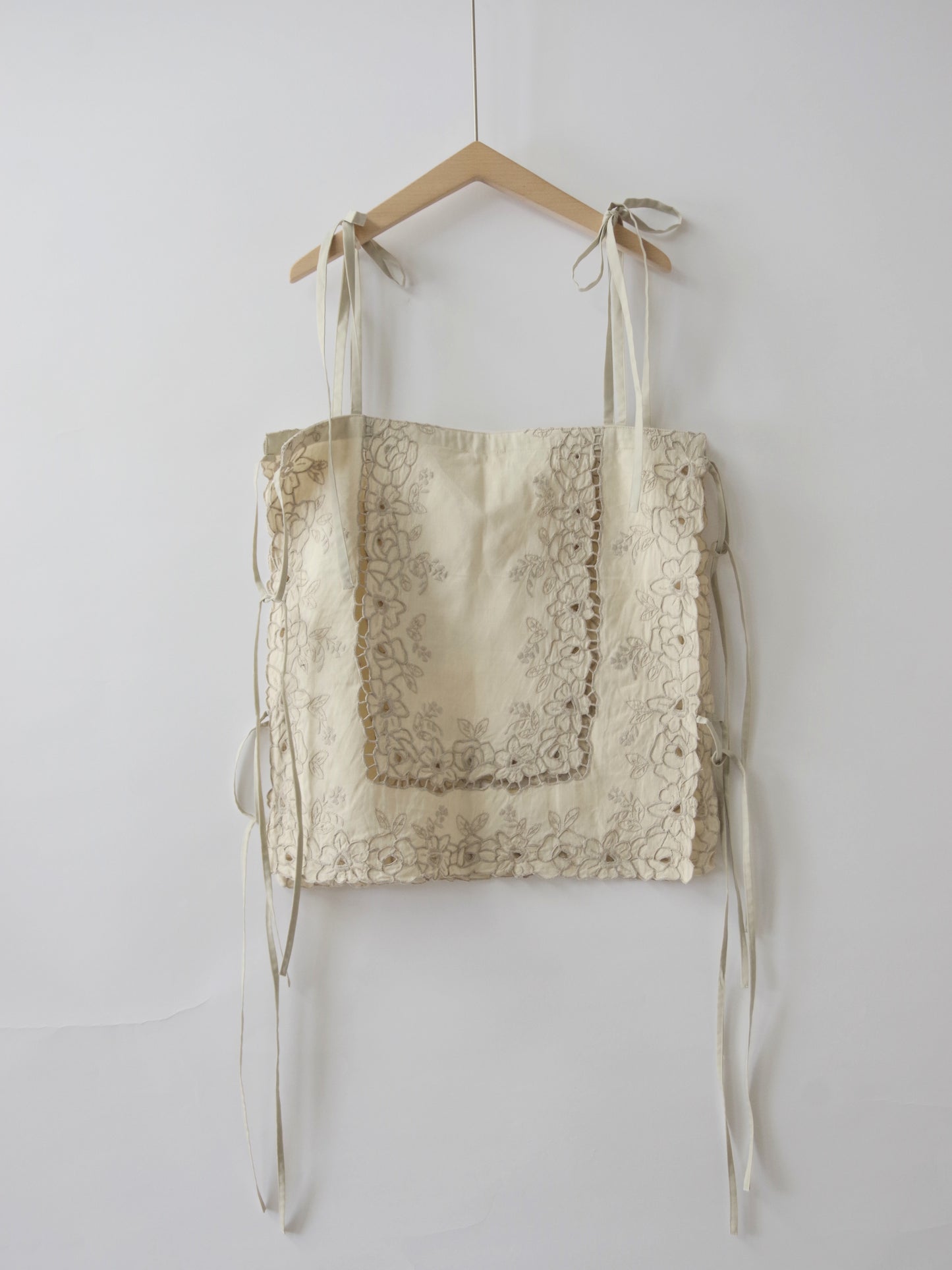 cutwork parts camisole  |  Heriter